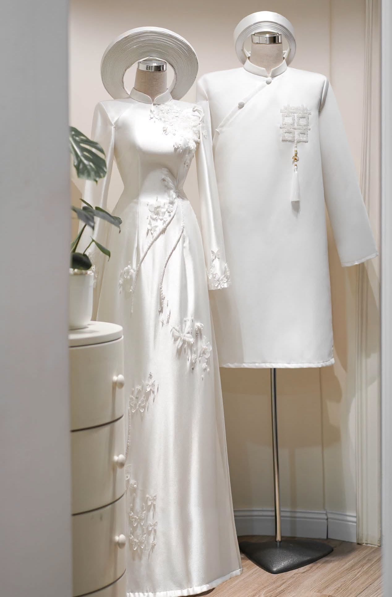 ao dai nam nu mau trang