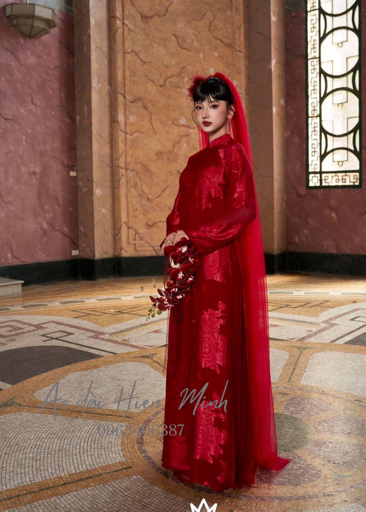 ao dai co dau mau do