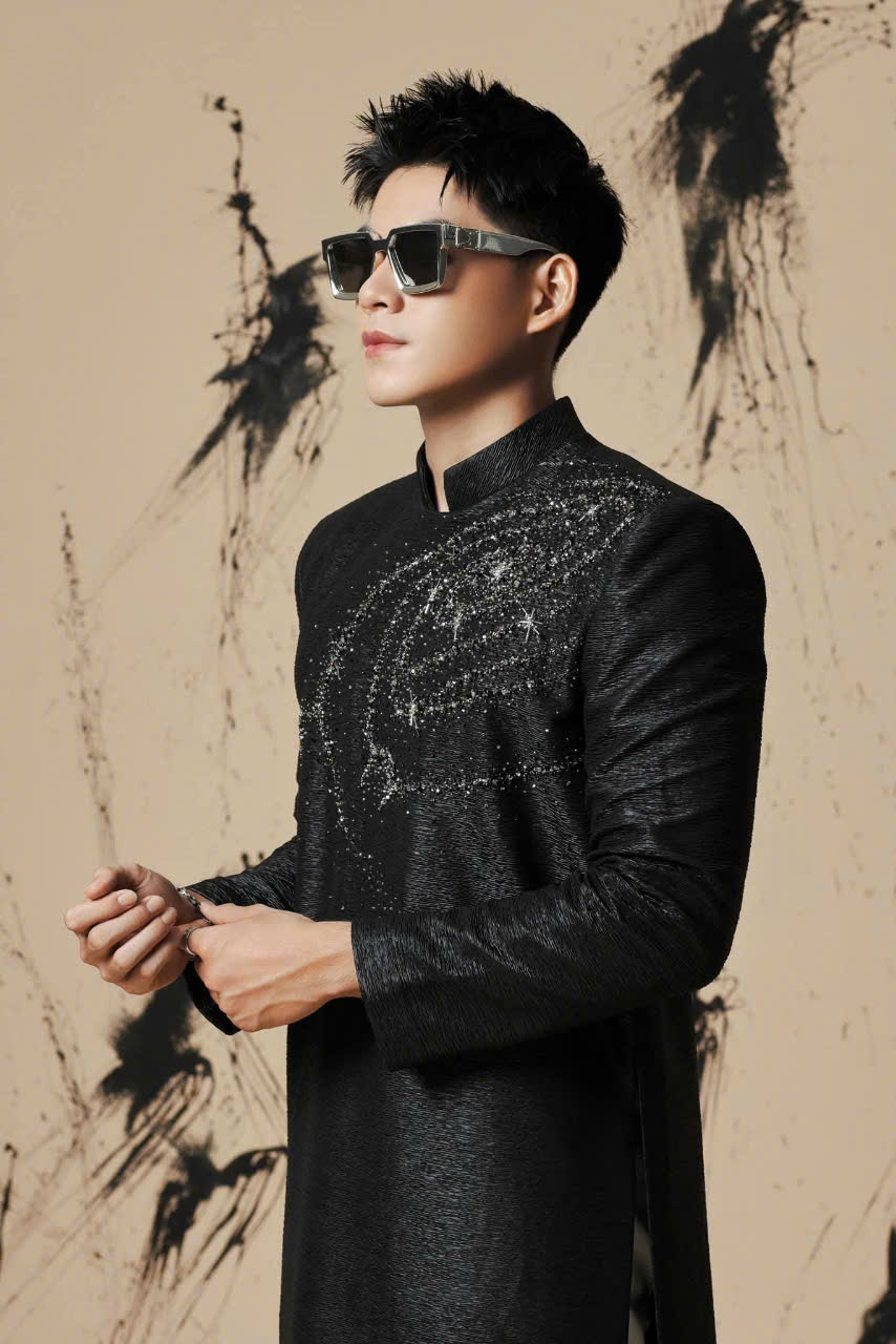 ao dai nam mau den