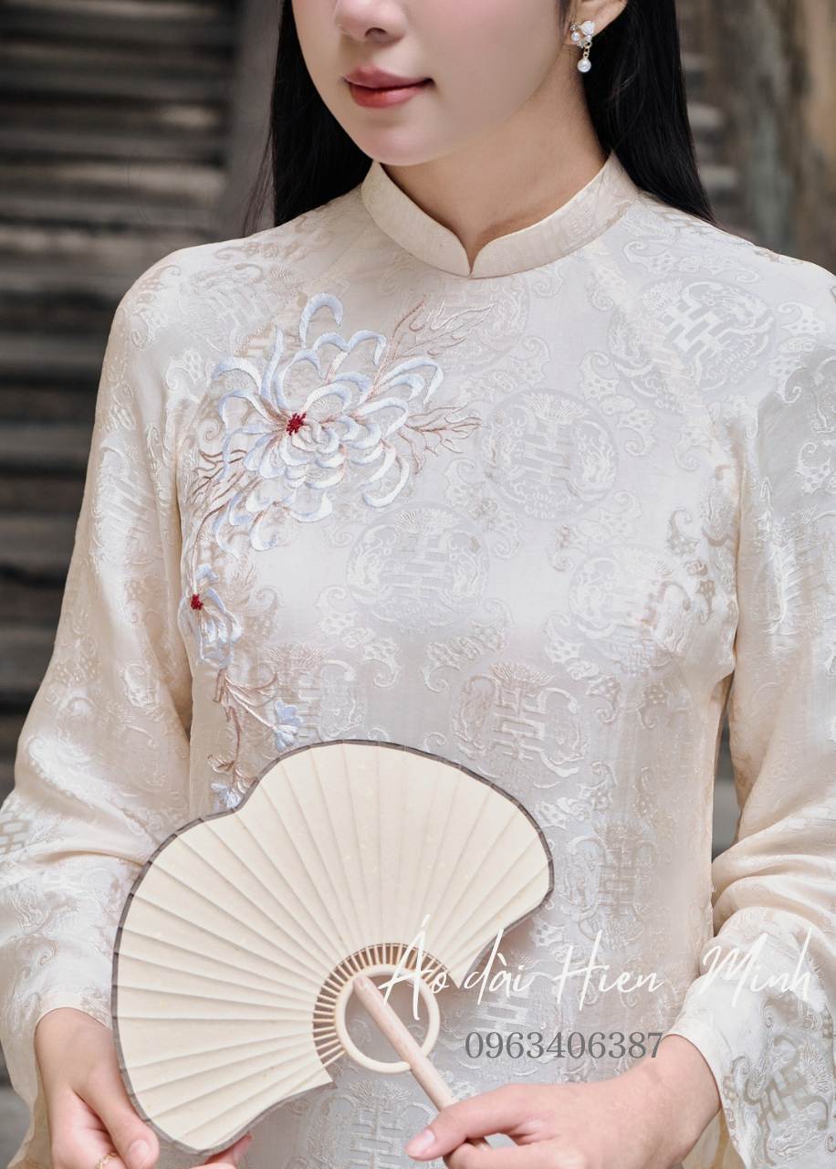 ao dai nu hoa tiet theu