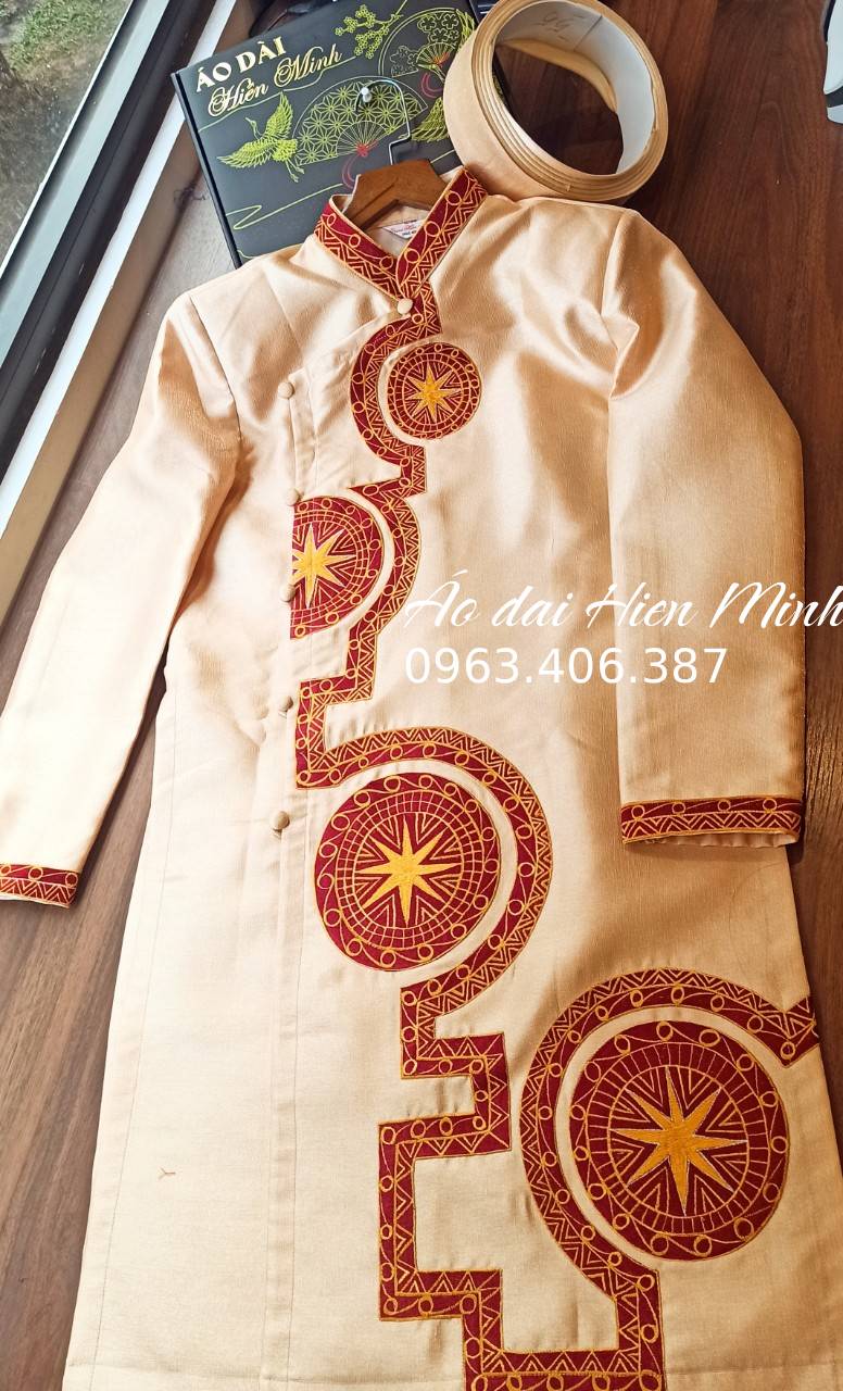 Top  10 mẫu &aacute;o d&agrave;i  c&aacute;ch t&acirc;n nam m&agrave;u v&agrave;ng đẹp nhất - Sang trọng, nổi bật v&agrave; đầy kh&iacute; chất