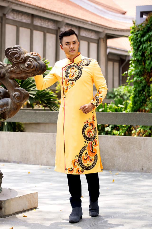Top  10 mẫu &aacute;o d&agrave;i  c&aacute;ch t&acirc;n nam m&agrave;u v&agrave;ng đẹp nhất - Sang trọng, nổi bật v&agrave; đầy kh&iacute; chất