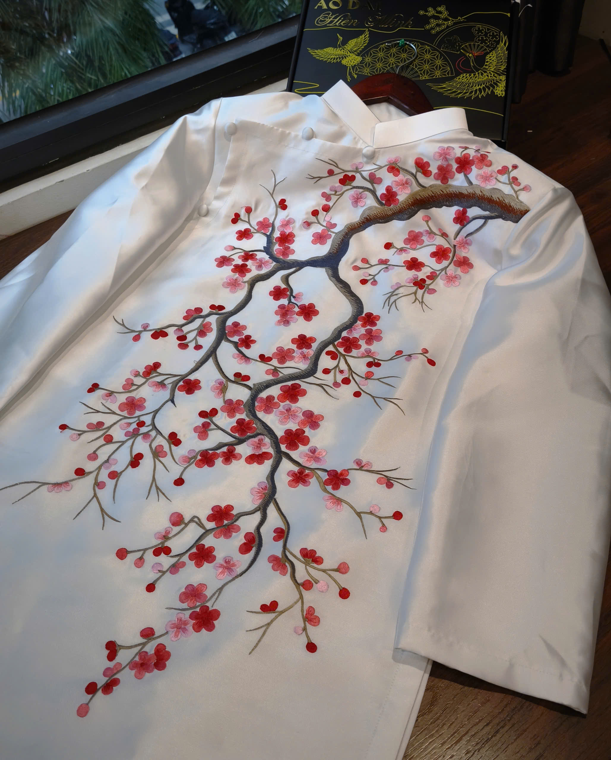 Áo dài cách tân nam hoa tiết hoa đào thêu cao cấp