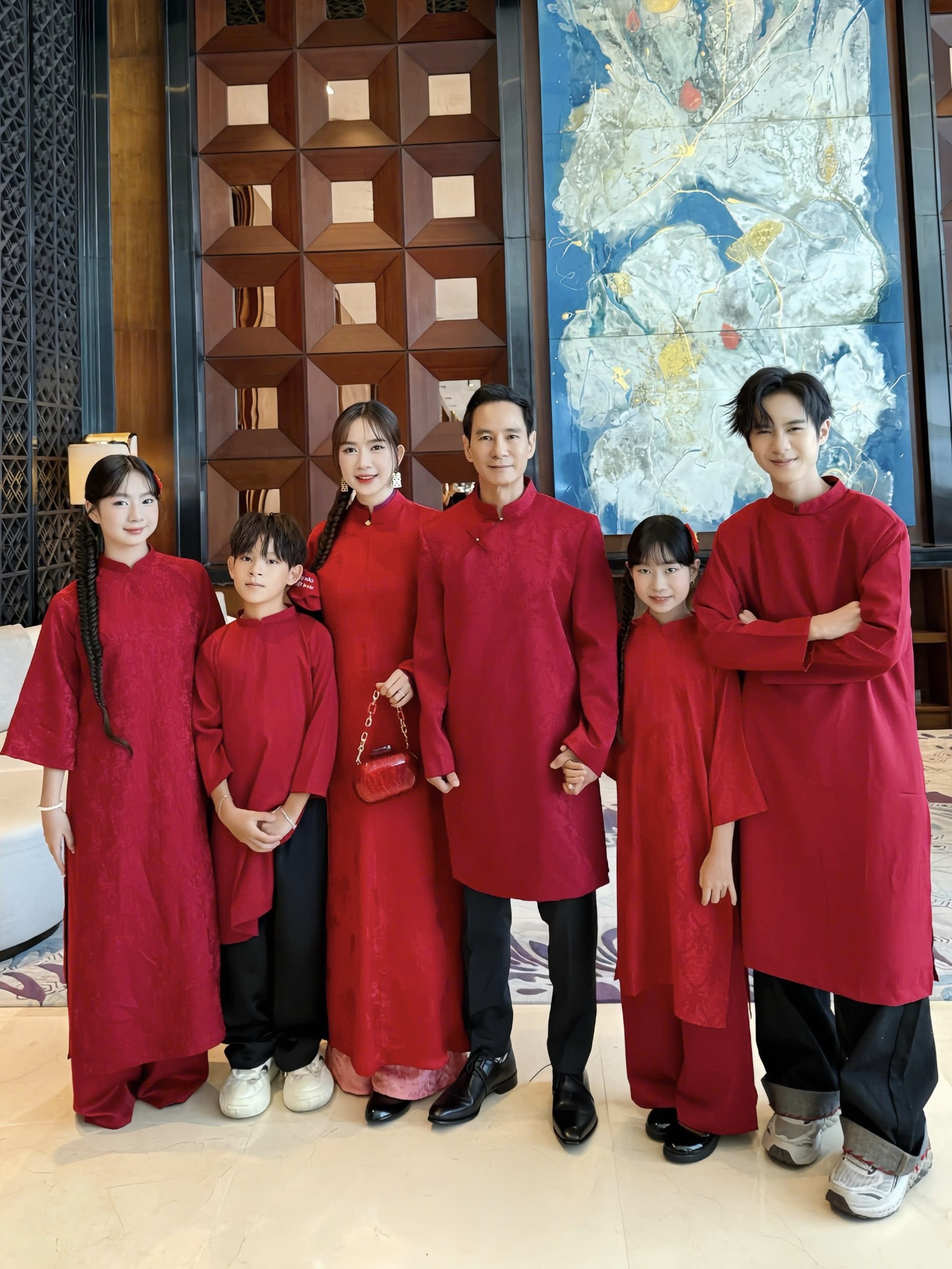 BST  Mẫu &Aacute;o D&agrave;i Gia Đ&igrave;nh Đẹp Nhất Cho Tết 2026