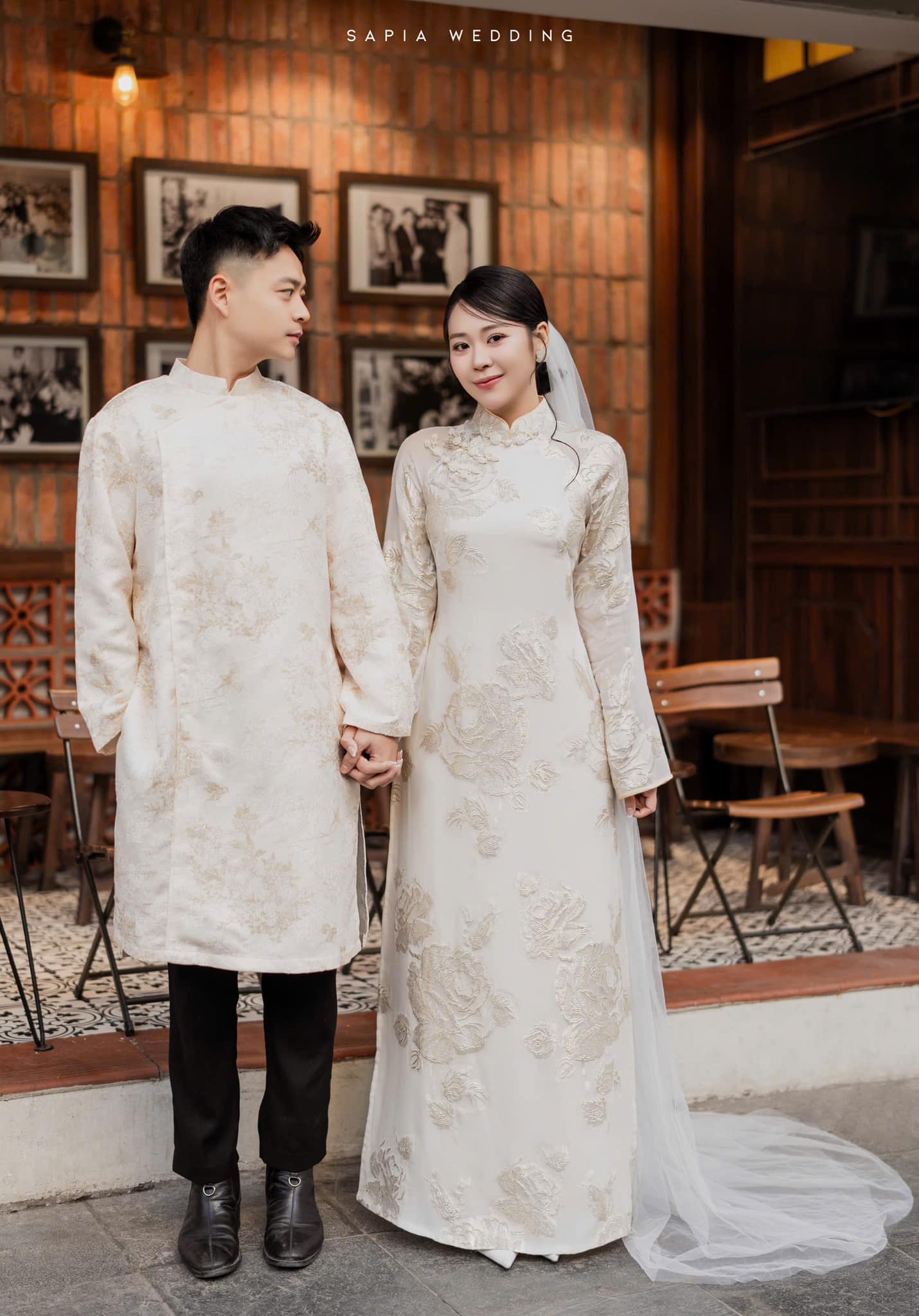 15+ Mẫu áo dài cưới cách tân cho cô dâu chú rể mới nhất hiện nay