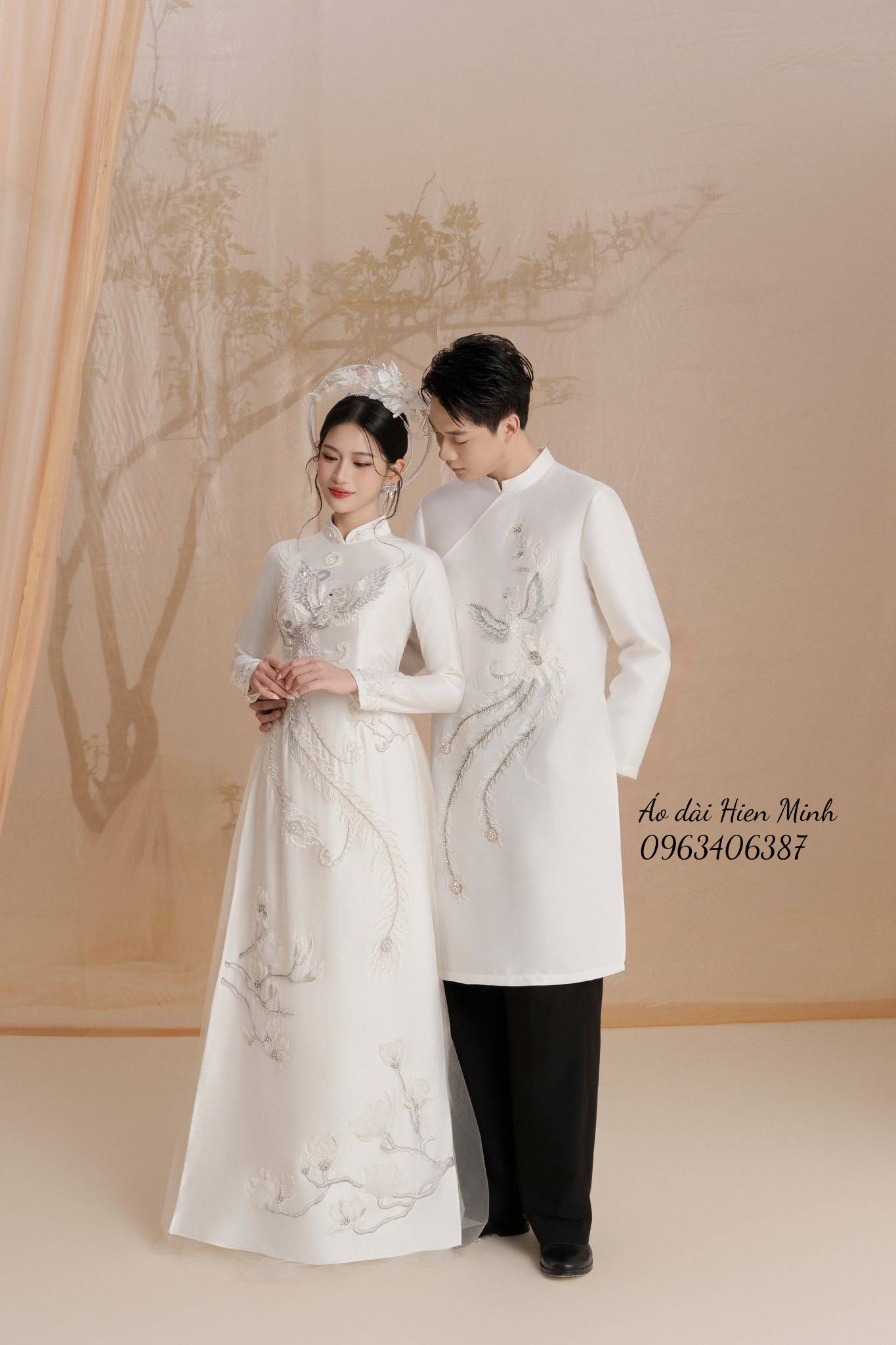 &Aacute;o d&agrave;i cưới đ&ocirc;i truyền thống 2026 - Xu hướng được nhiều cặp đ&ocirc;i y&ecirc;u th&iacute;ch