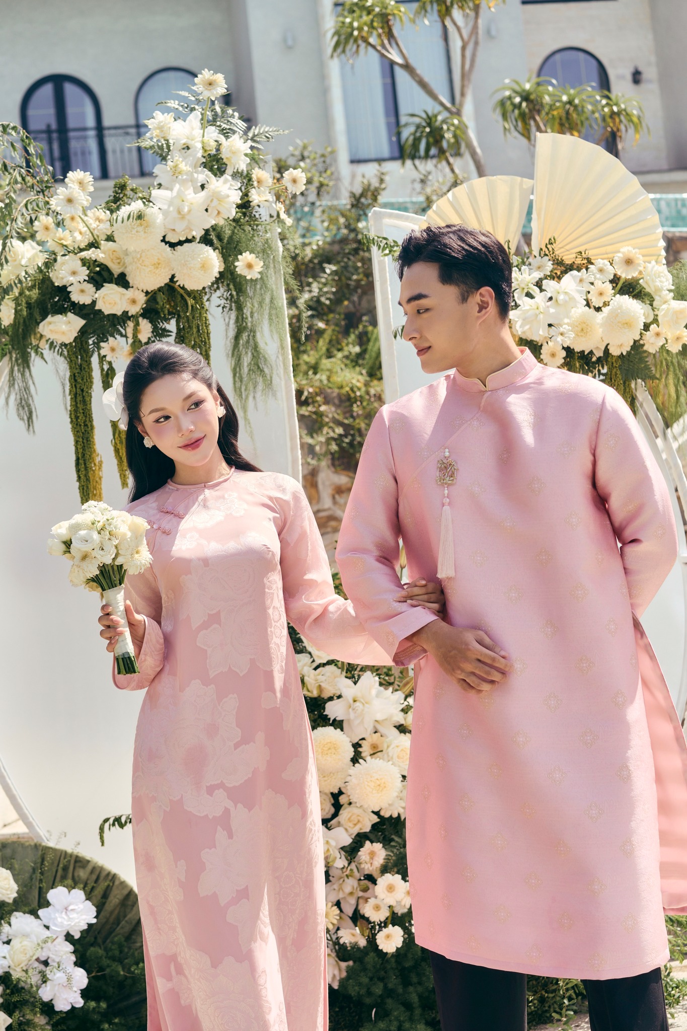 15++ Mẫu &aacute;o d&agrave;i cưới d&aacute;ng su&ocirc;ng đẹp nhất d&agrave;nh cho c&ocirc; d&acirc;u ch&uacute; rể