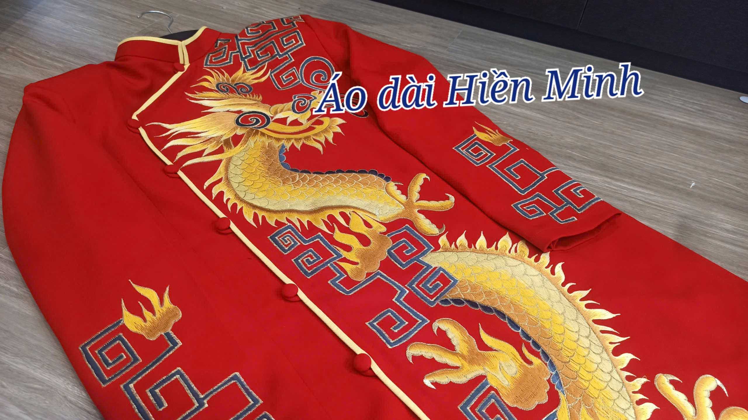 15 Mẫu &Aacute;o D&agrave;i C&aacute;ch T&acirc;n Nam Họa Tiết Rồng Sang Trọng Được Y&ecirc;u Th&iacute;ch Nhất