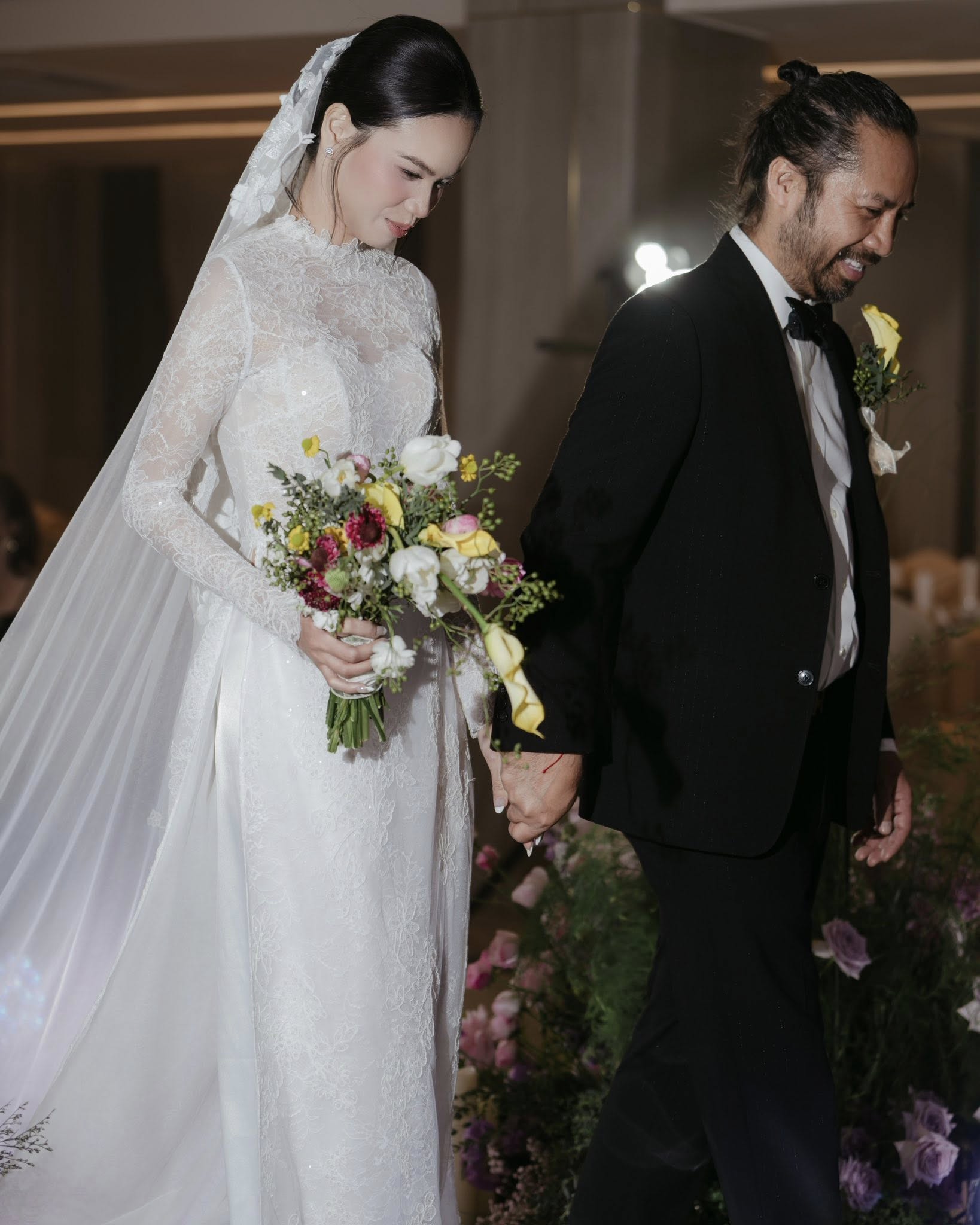 &Aacute;o d&agrave;i cưới cho c&ocirc; d&acirc;u Việt hải ngoại - Giữ trọn n&eacute;t truyền thống trong ng&agrave;y trọng đại