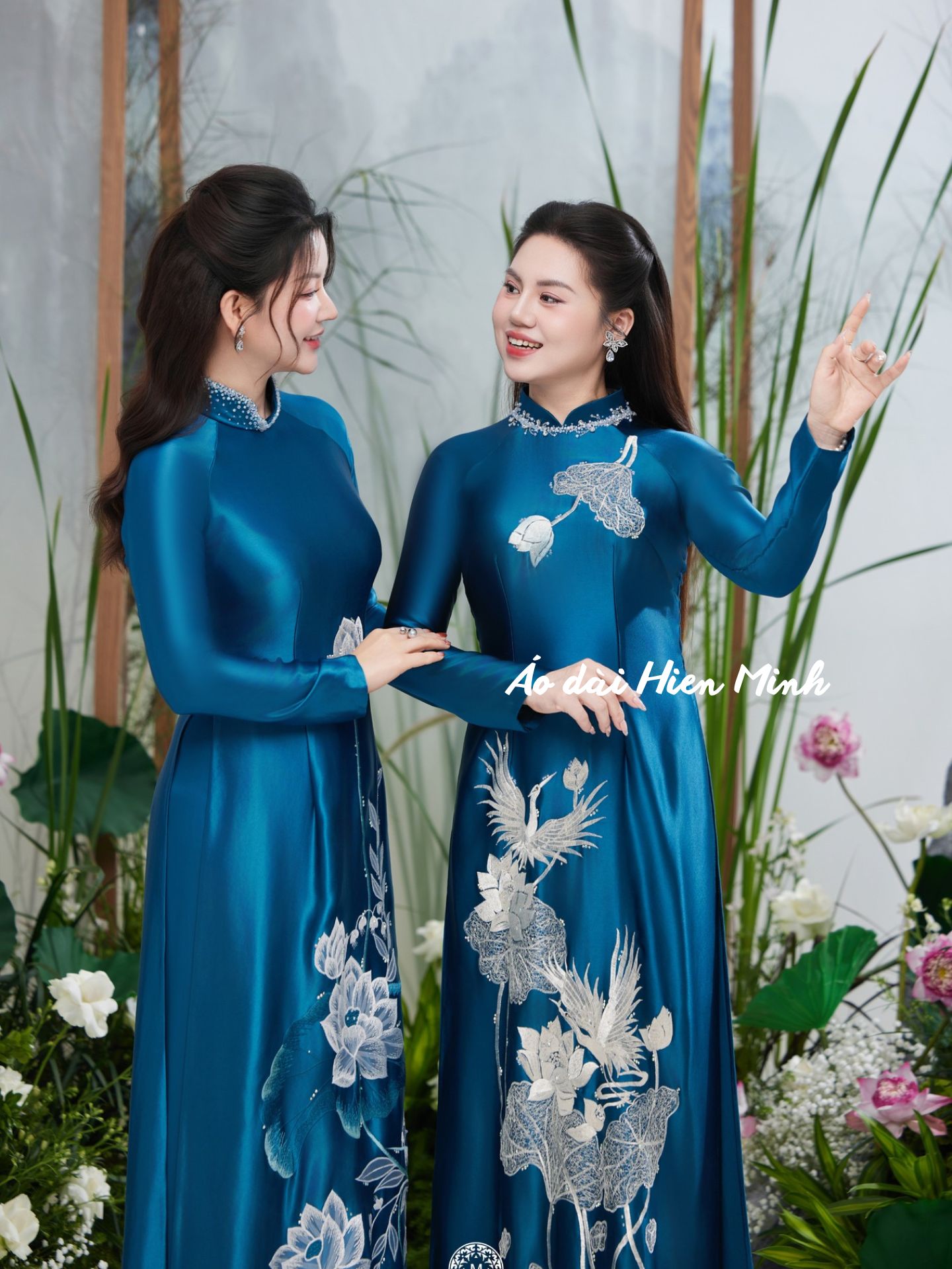 ÁO DÀI CHO MẸ CÔ DÂU: BÍ QUYẾT CHỌN MẪU TRẺ TRUNG, SANG TRỌNG VÀ QUÝ PHÁI NHẤT