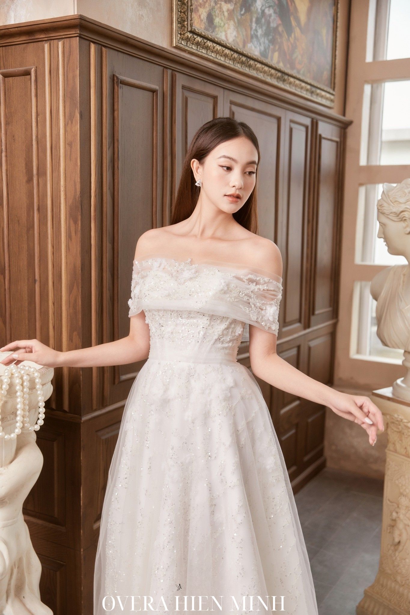 Váy cưới trễ vai đính sequin kiêu sa, thanh lịch