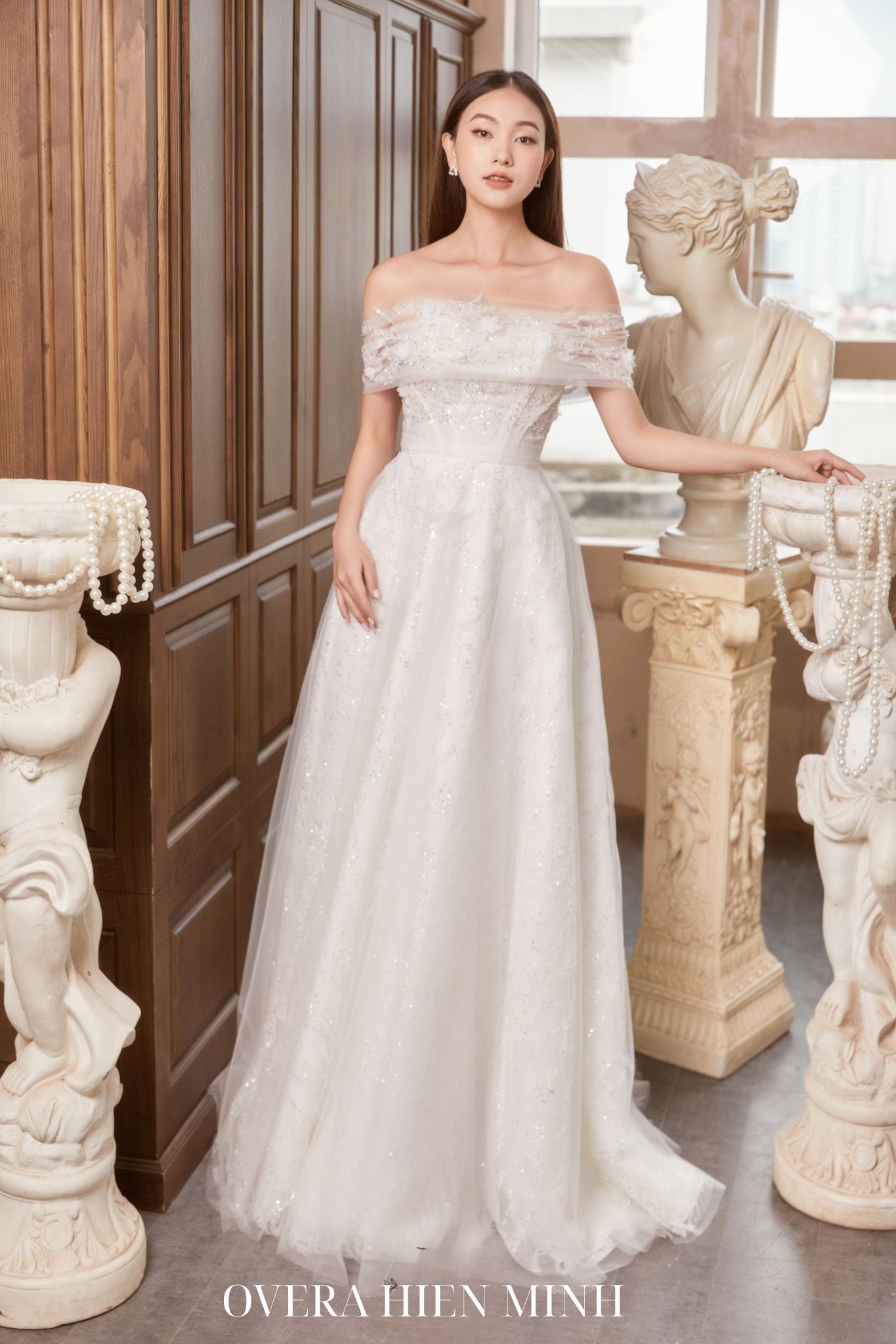 Váy cưới trễ vai đính sequin kiêu sa, thanh lịch
