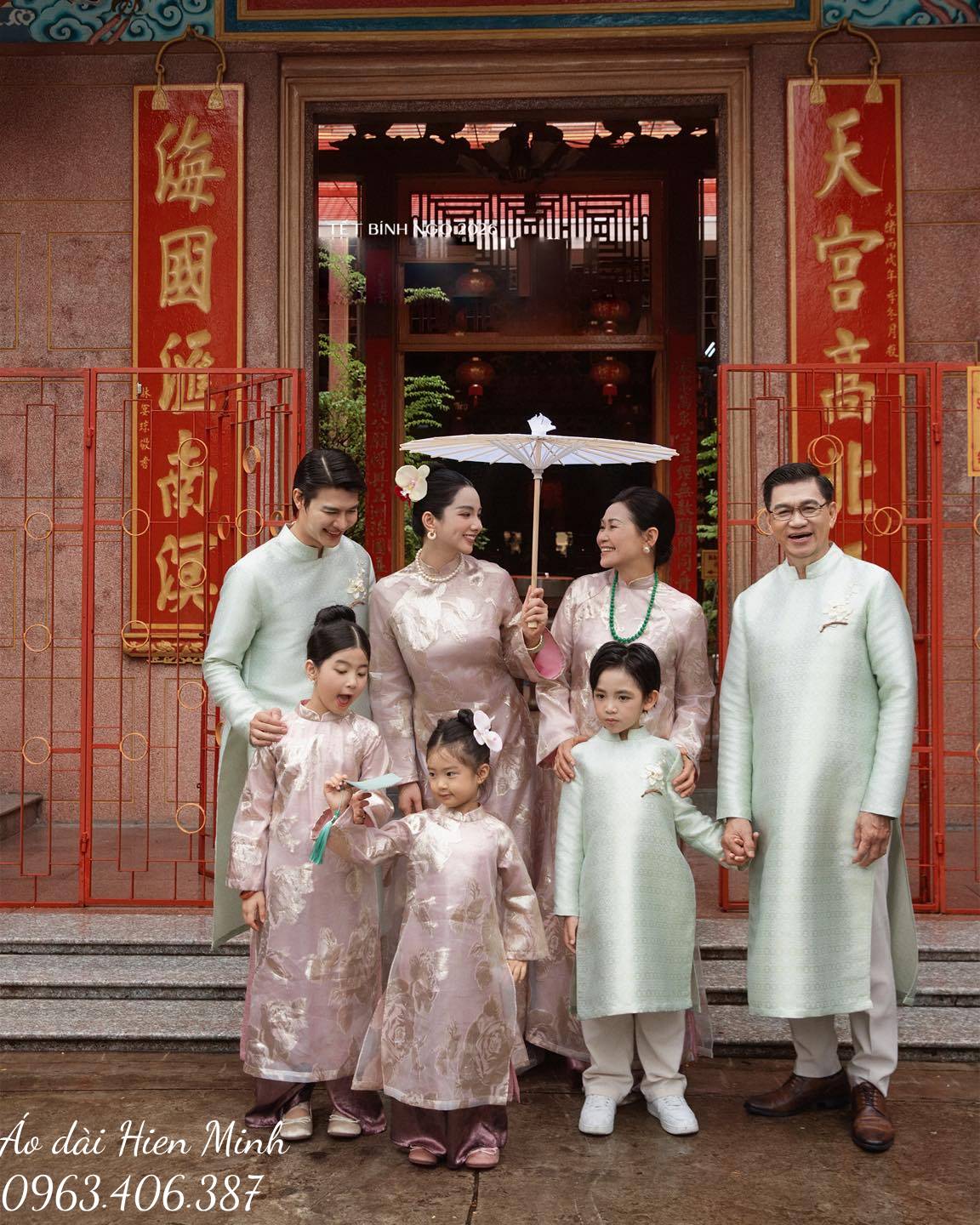 BST  Mẫu &Aacute;o D&agrave;i Gia Đ&igrave;nh Đẹp Nhất Cho Tết 2026