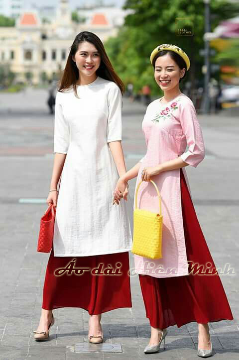 ao-dai-cach-tan-kem-chan-vay