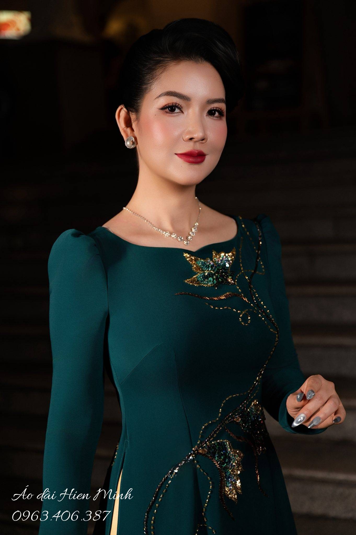 15+ Mẫu &aacute;o d&agrave;i b&agrave; sui thanh lịch, sang trọng cho mẹ c&ocirc; d&acirc;u, ch&uacute; rể trong ng&agrave;y cưới