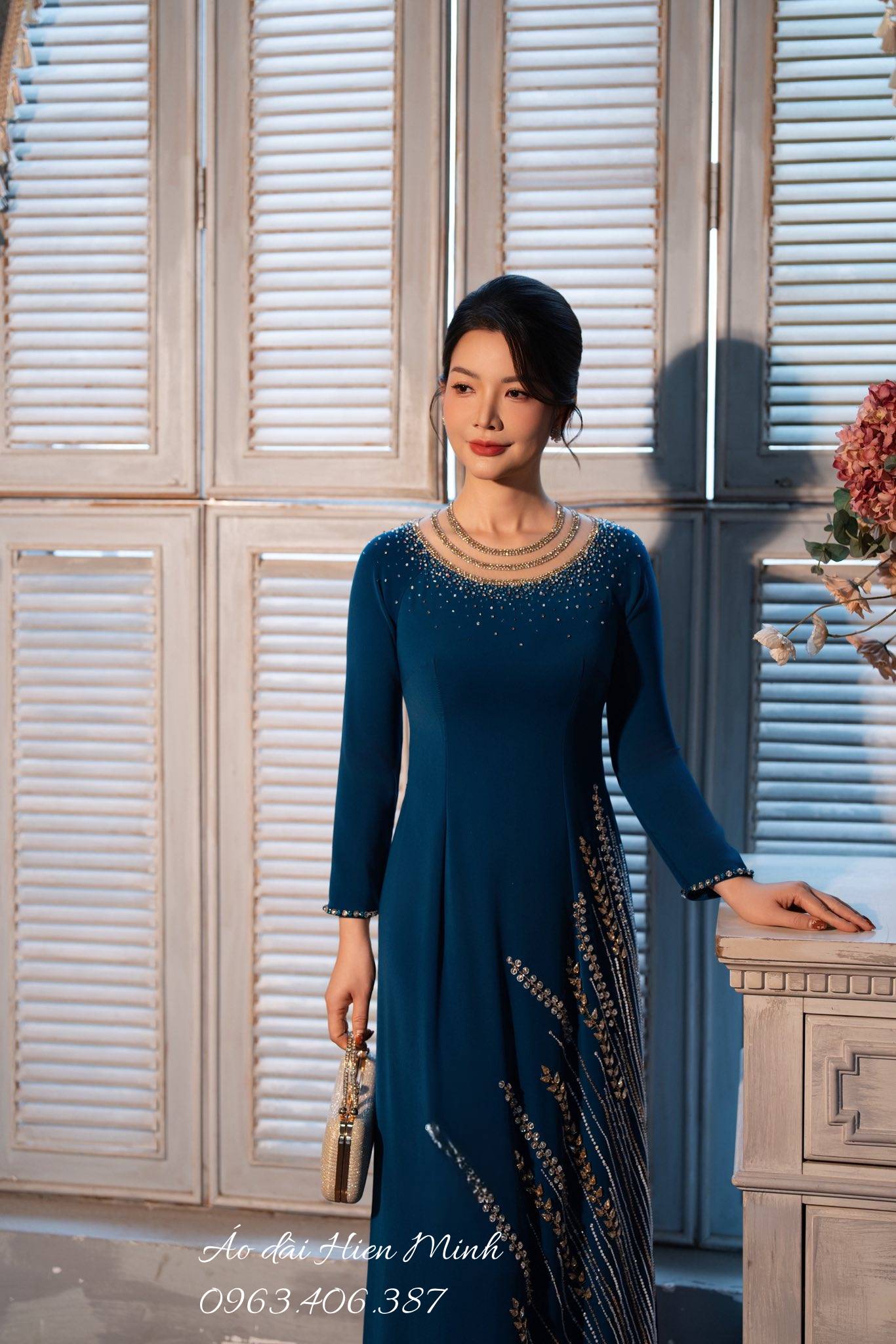 15+ Mẫu &aacute;o d&agrave;i b&agrave; sui thanh lịch, sang trọng cho mẹ c&ocirc; d&acirc;u, ch&uacute; rể trong ng&agrave;y cưới