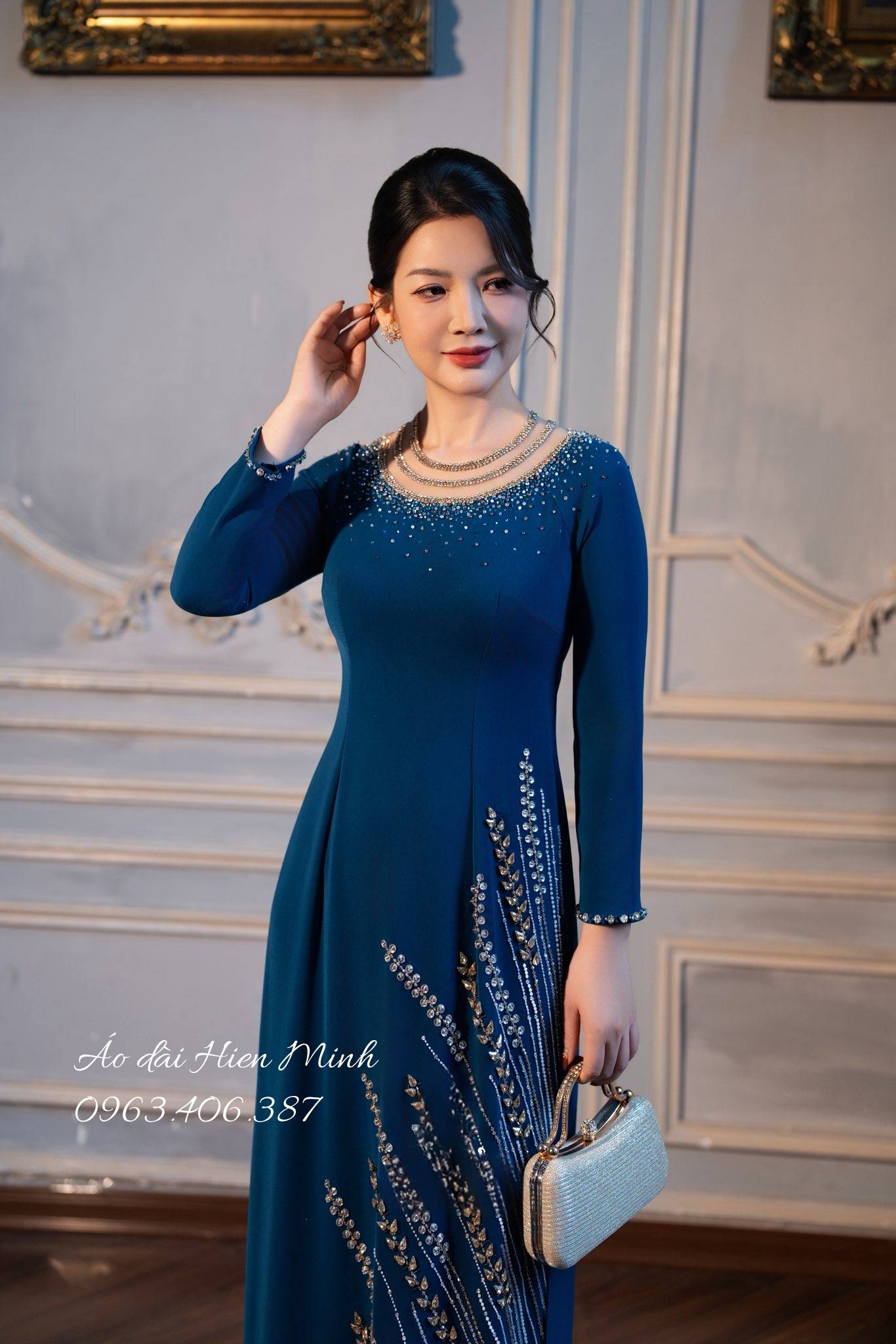 15+ Mẫu &aacute;o d&agrave;i b&agrave; sui thanh lịch, sang trọng cho mẹ c&ocirc; d&acirc;u, ch&uacute; rể trong ng&agrave;y cưới