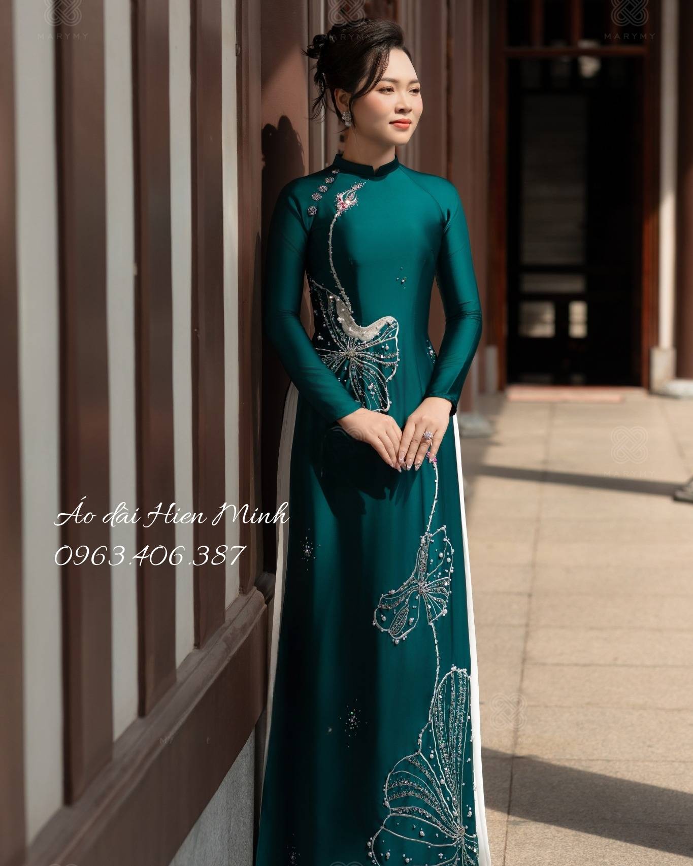 15+ Mẫu &aacute;o d&agrave;i b&agrave; sui thanh lịch, sang trọng cho mẹ c&ocirc; d&acirc;u, ch&uacute; rể trong ng&agrave;y cưới