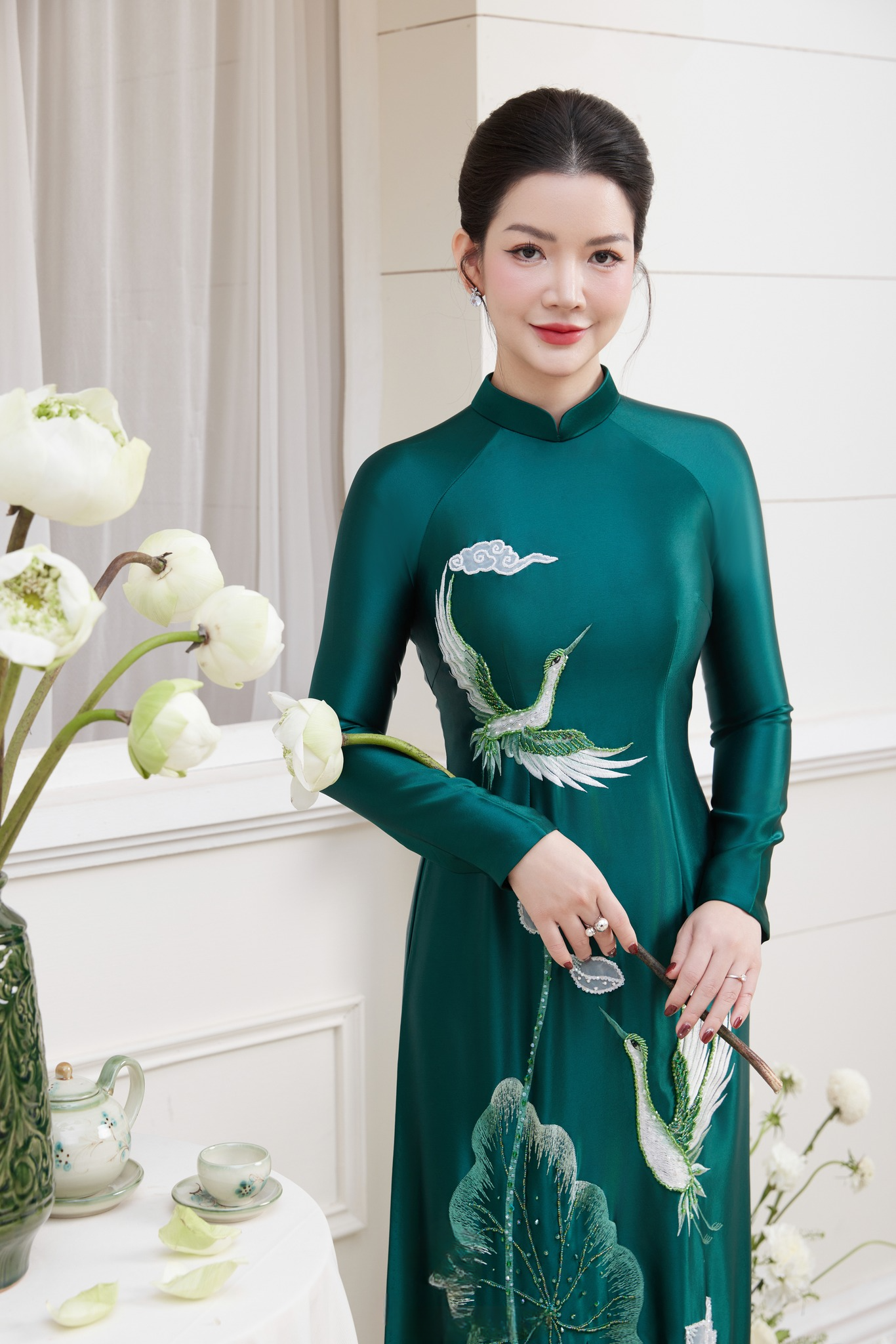 15+ Mẫu &aacute;o d&agrave;i b&agrave; sui thanh lịch, sang trọng cho mẹ c&ocirc; d&acirc;u, ch&uacute; rể trong ng&agrave;y cưới