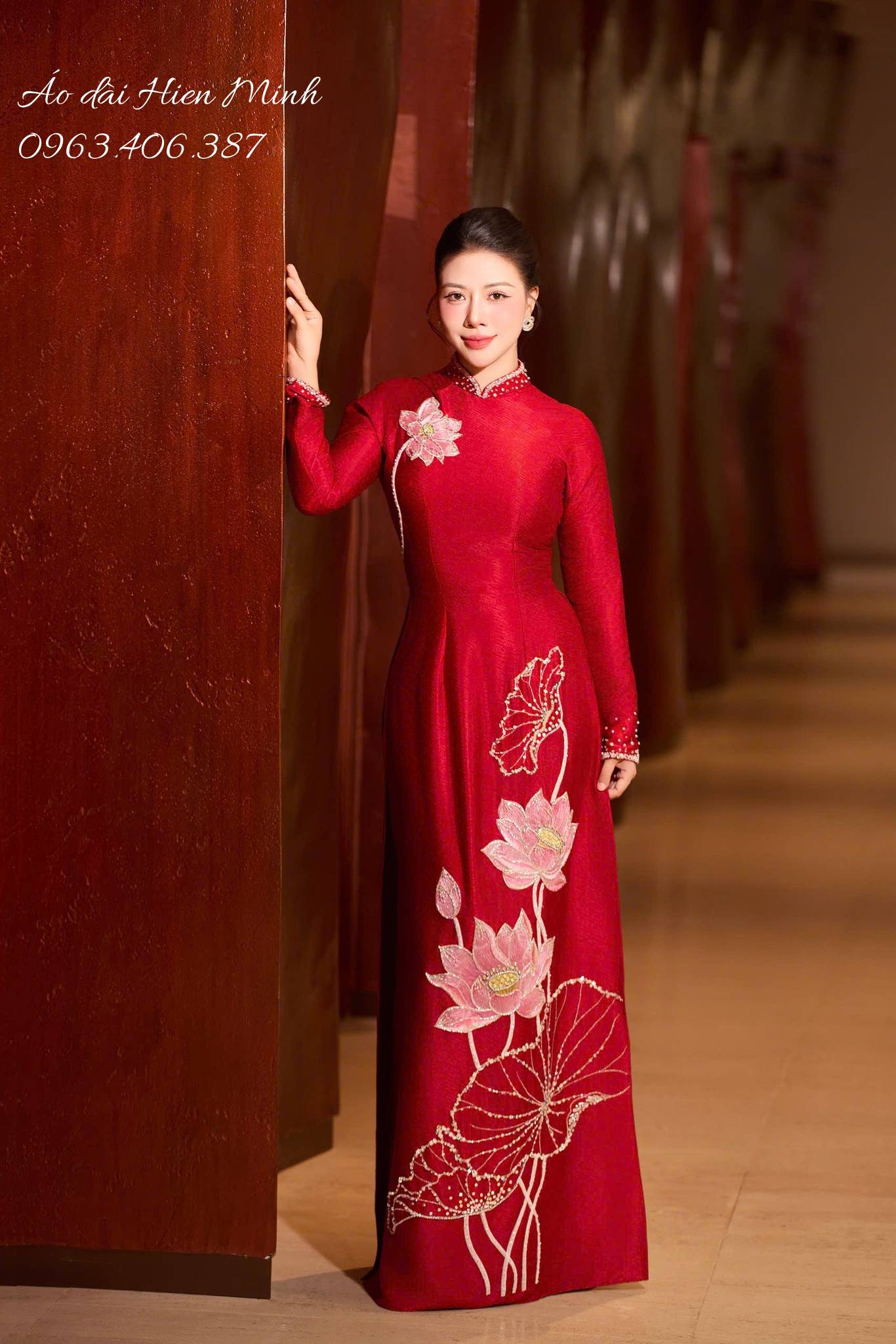 15+ Mẫu &aacute;o d&agrave;i b&agrave; sui thanh lịch, sang trọng cho mẹ c&ocirc; d&acirc;u, ch&uacute; rể trong ng&agrave;y cưới