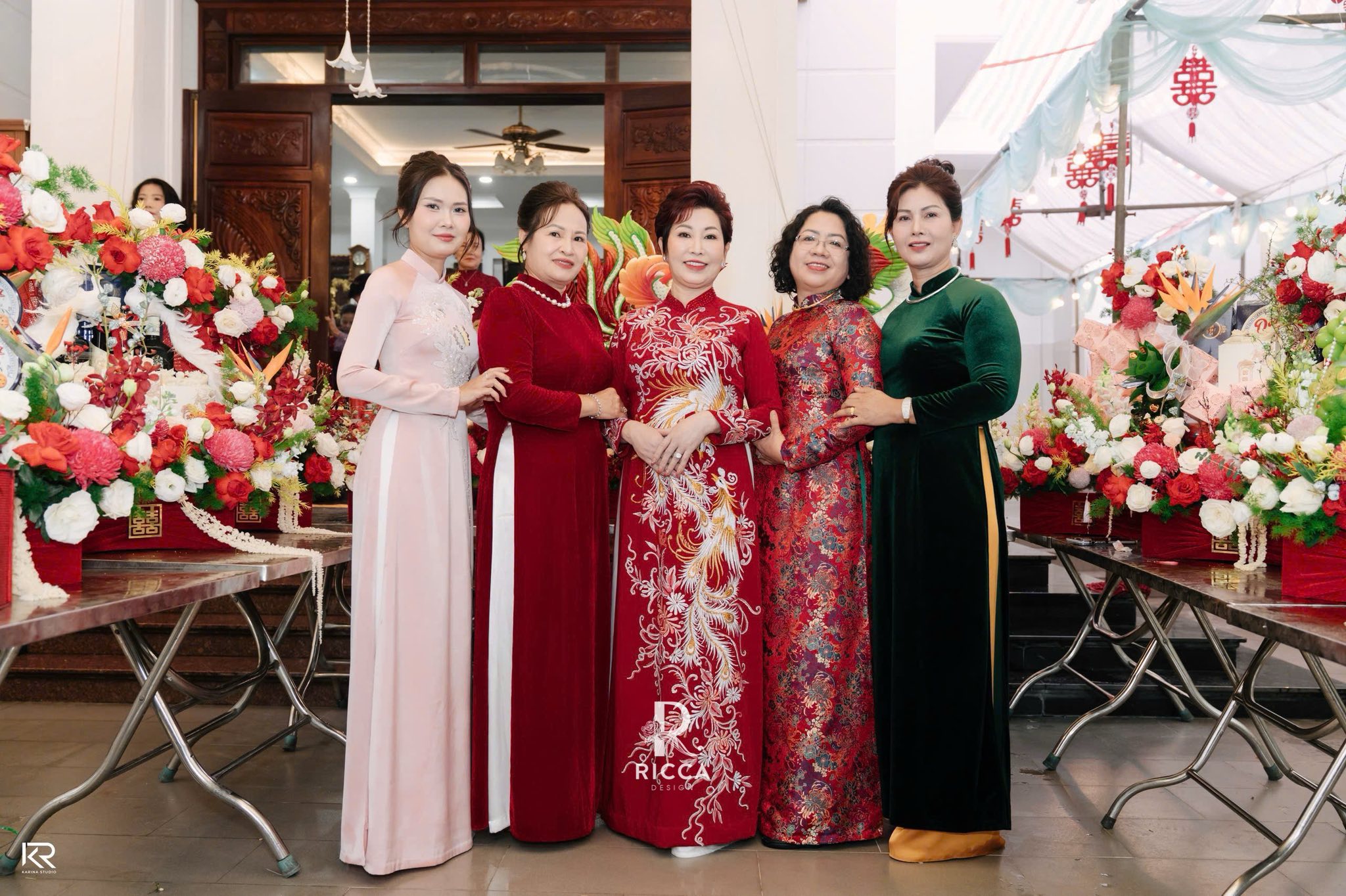 Áo Dài Lễ Ăn Hỏi: Cô Dâu, Chú Rể, Bố Mẹ Nên Mặc Thế Nào Cho Chuẩn Đẹp, Sang Trọng