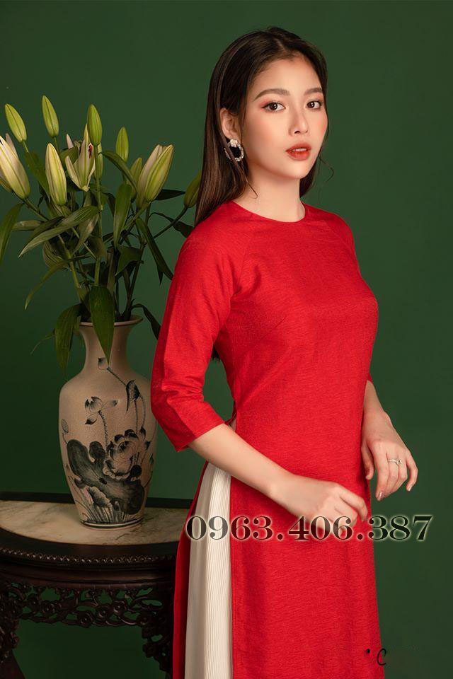 ao dai cach tan mau do 