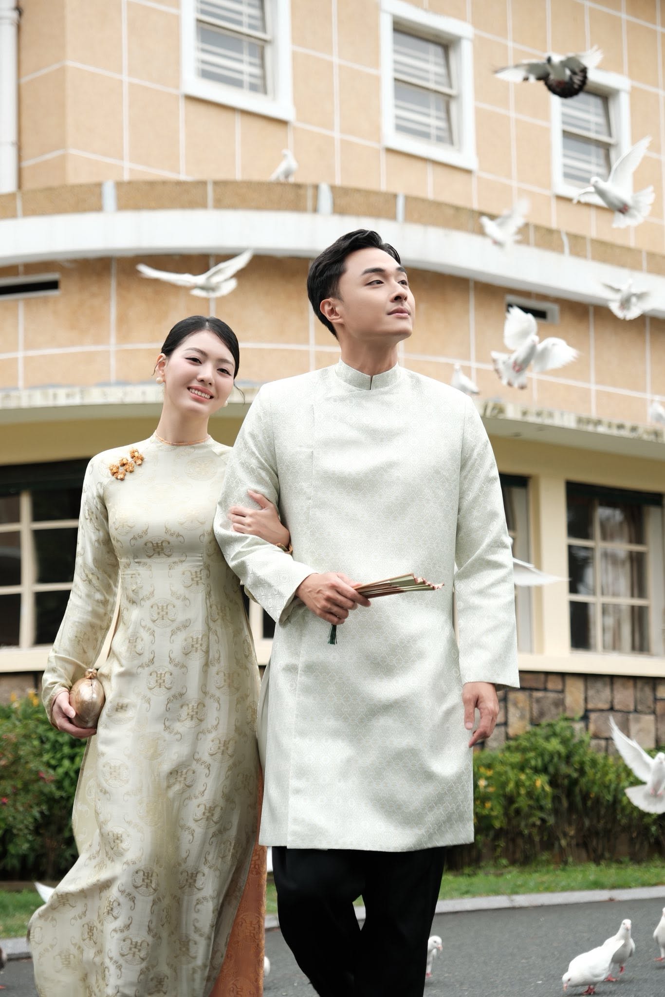 10+ Mẫu &Aacute;o D&agrave;i Cặp Đ&ocirc;i Nam Nữ Thanh Lịch Hiện Đại D&agrave;nh Cho Mọi Dịp