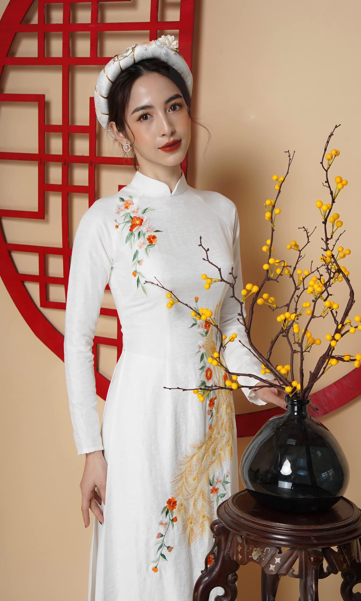 ao dai co dau mau trang