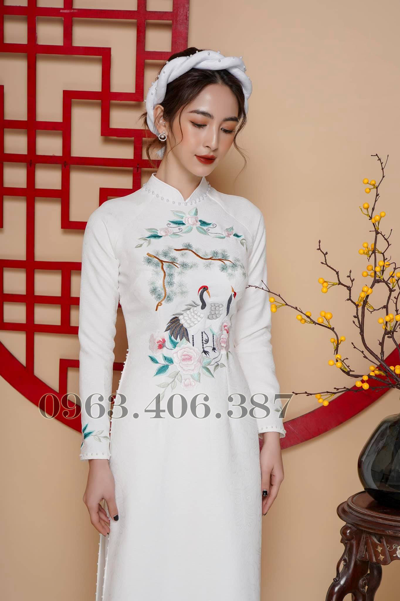 ao dai co dau mau trang