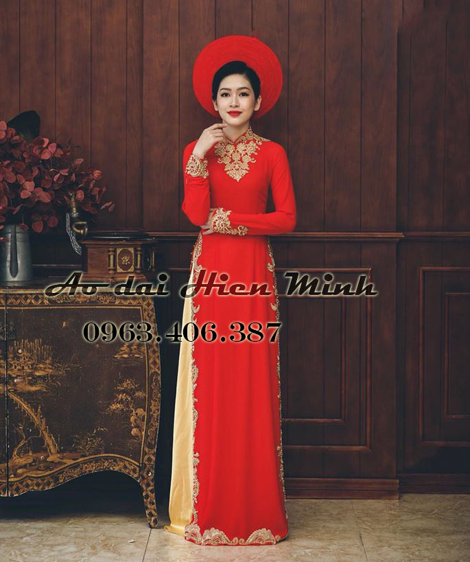 ao dai co dau mau do