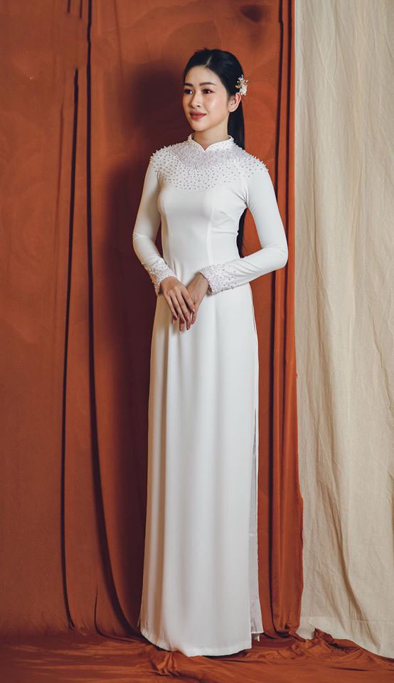 ao dai co dau mau trang