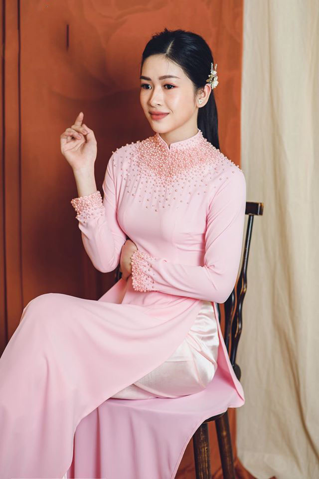 ao dai co dau mau hong