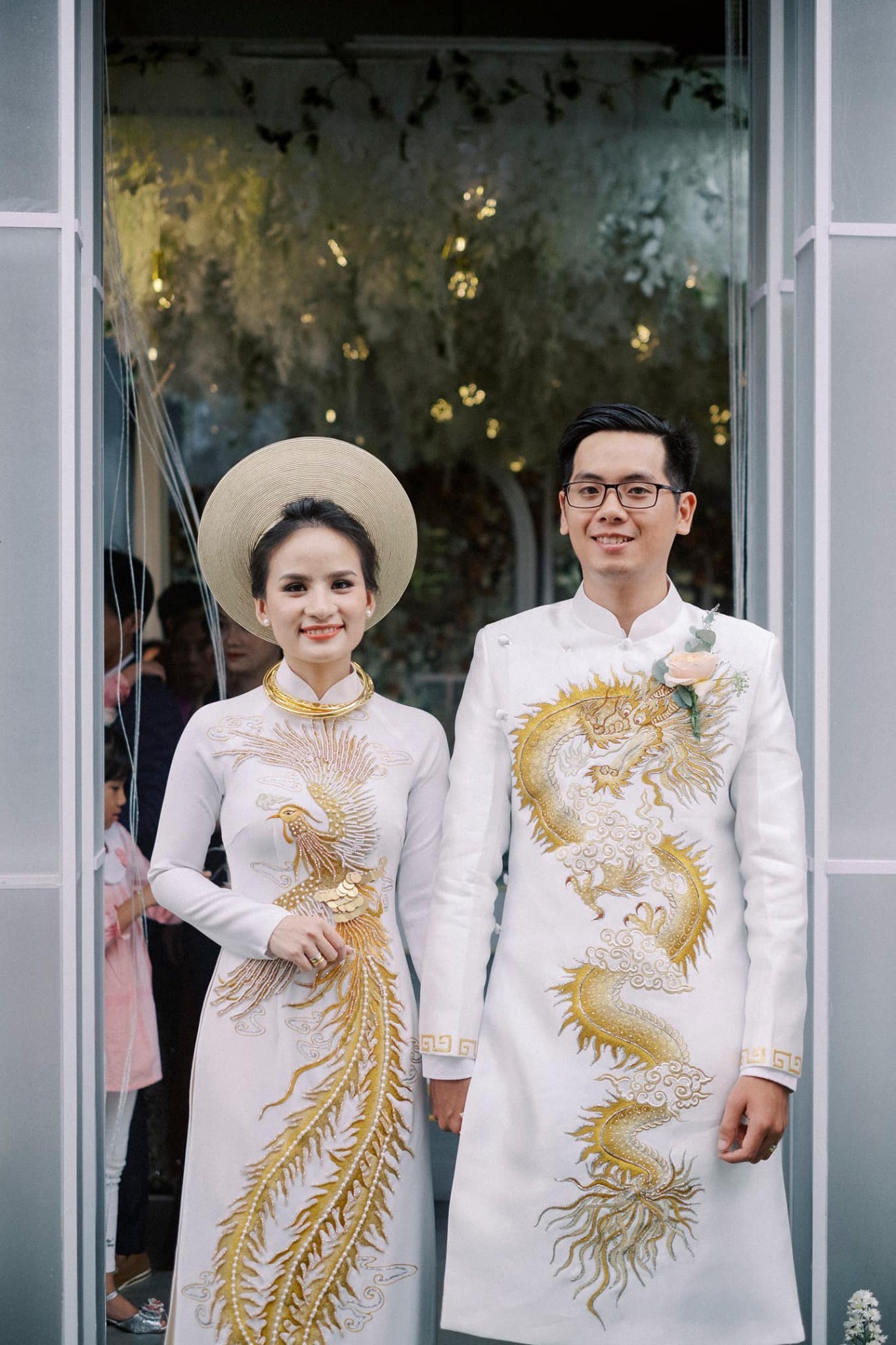 &Aacute;o d&agrave;i cưới đ&ocirc;i truyền thống 2026 - Xu hướng được nhiều cặp đ&ocirc;i y&ecirc;u th&iacute;ch