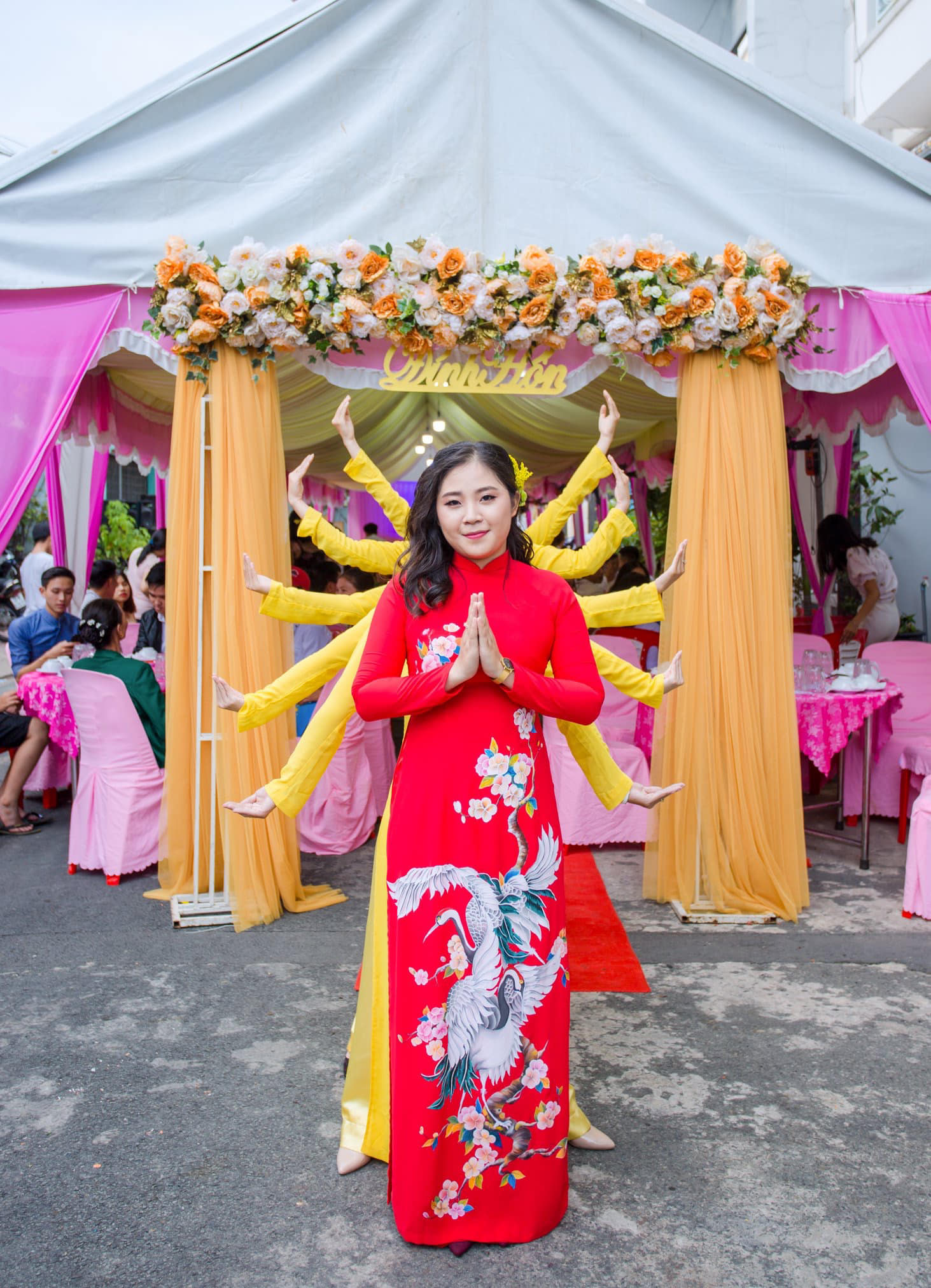 ao dai cuoi mau do danh cho co dau