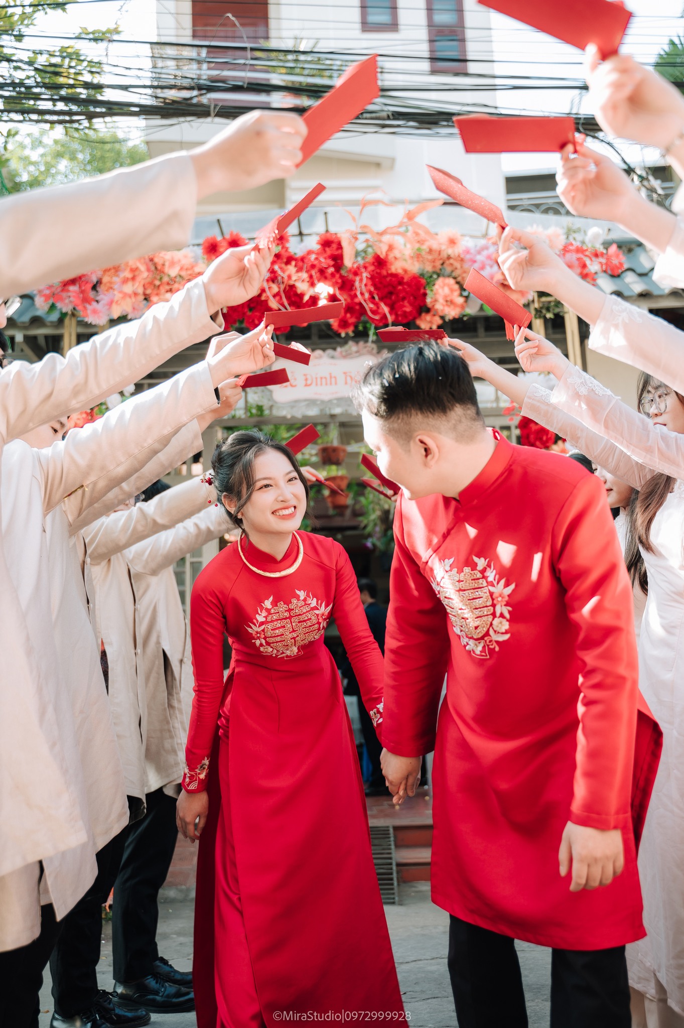 &Aacute;o d&agrave;i ăn hỏi m&agrave;u đỏ  đẹp 