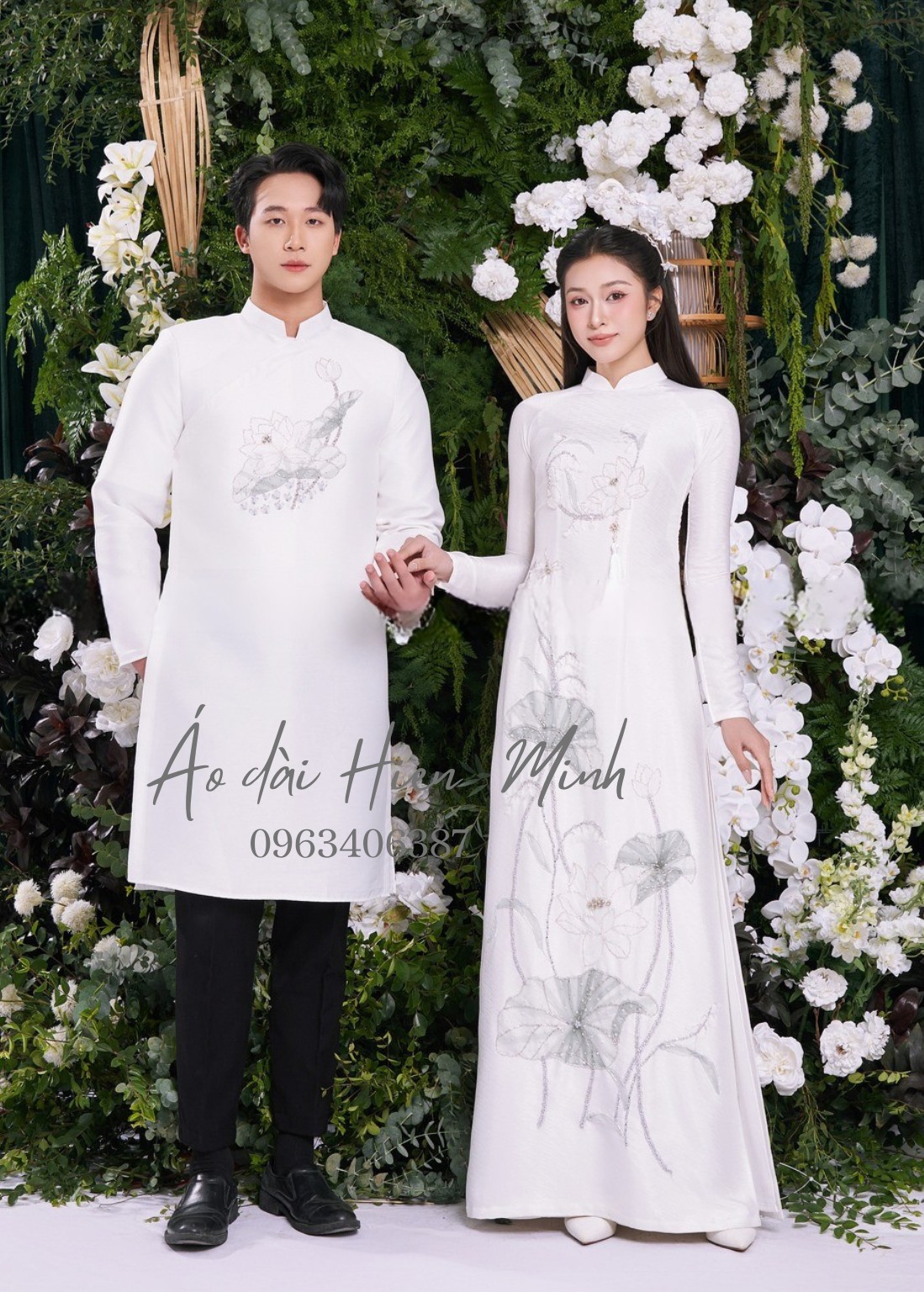  &Aacute;o d&agrave;i cưới c&ocirc; d&acirc;u ch&uacute; rể m&agrave;u trắng hoa sen sang trọng 