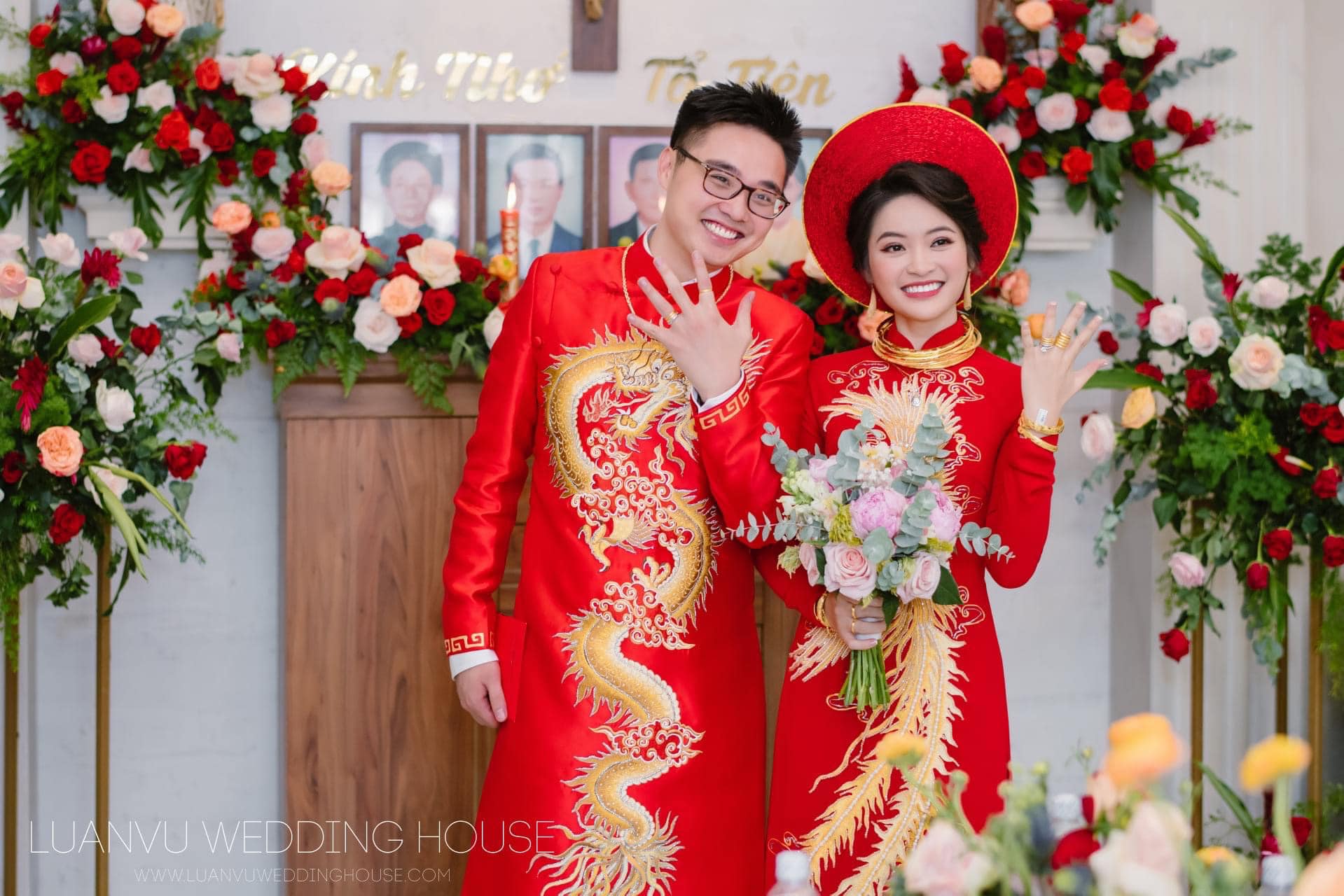 Áo dài cưới đôi màu đỏ sang trọng