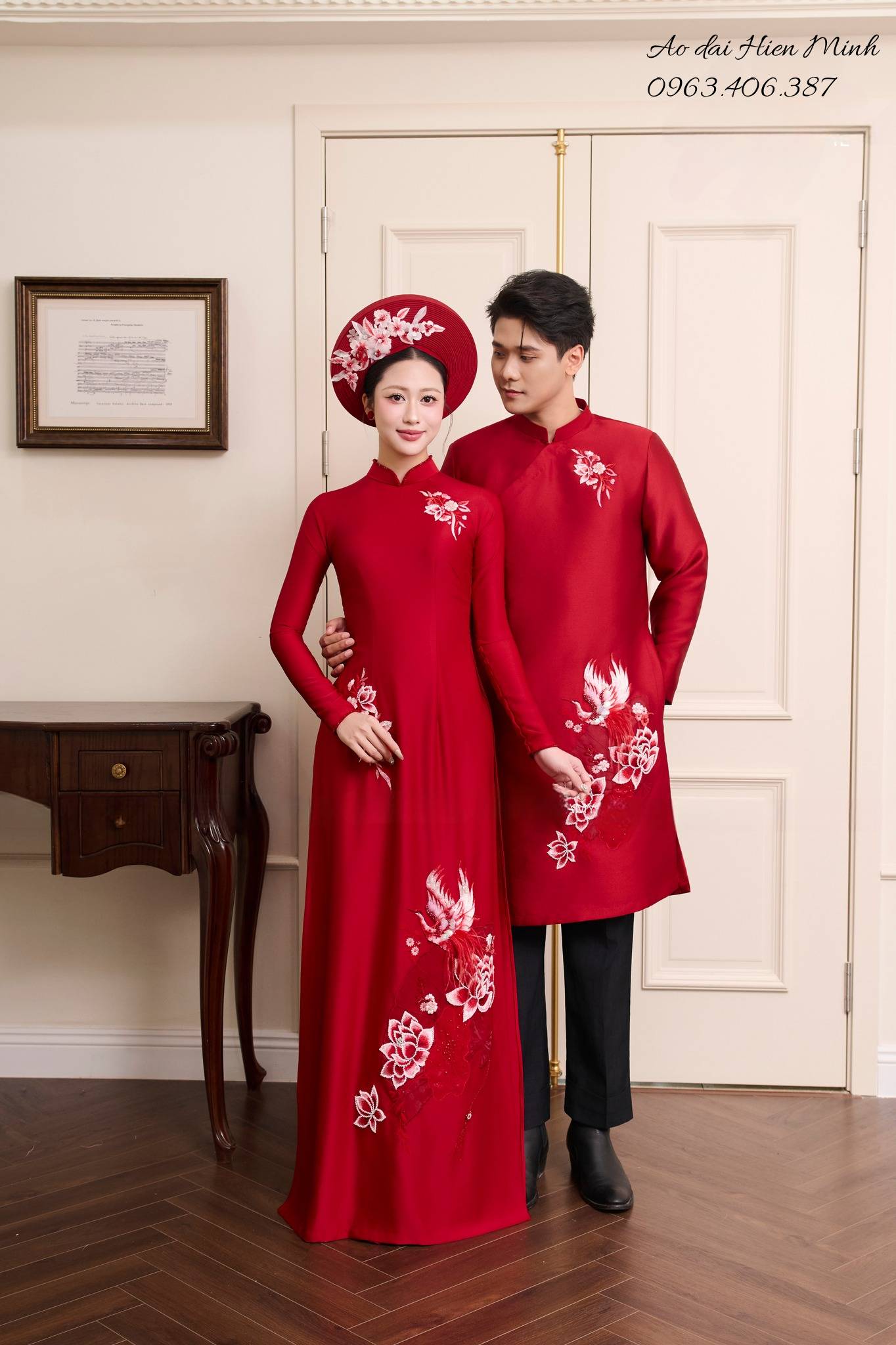 Áo Dài Đôi Màu Đỏ Họa Tiết Hoa Sen Thêu Sang Trọng