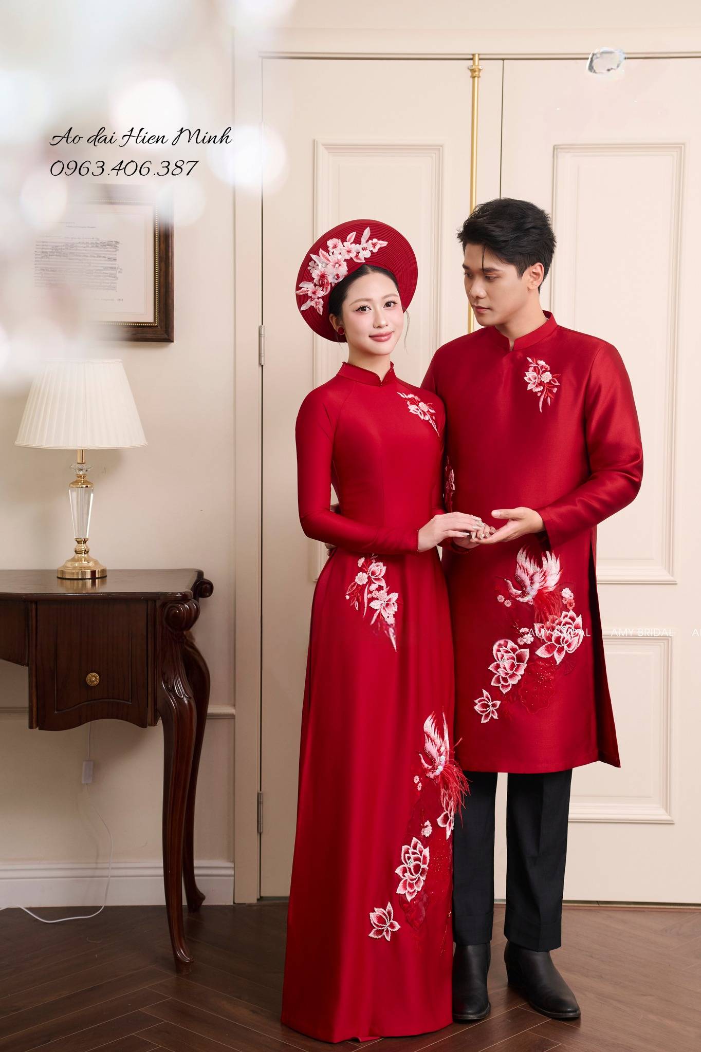 Áo Dài Đôi Màu Đỏ Họa Tiết Hoa Sen Thêu Sang Trọng