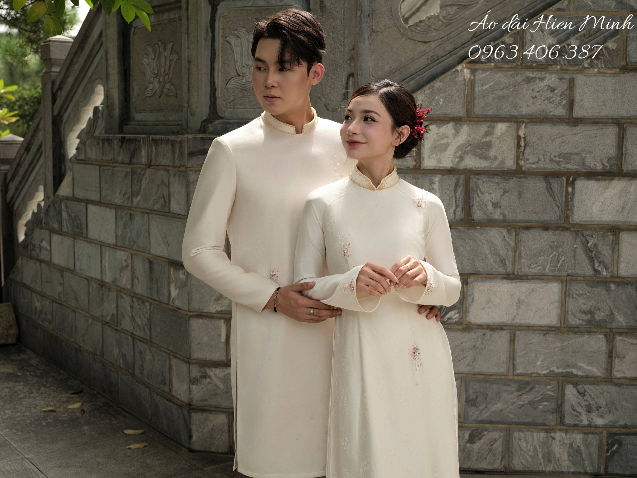 10 ++ Mẫu áo dài cưới đôi màu kem sang trọng thanh lịch cho cô dâu chú rể