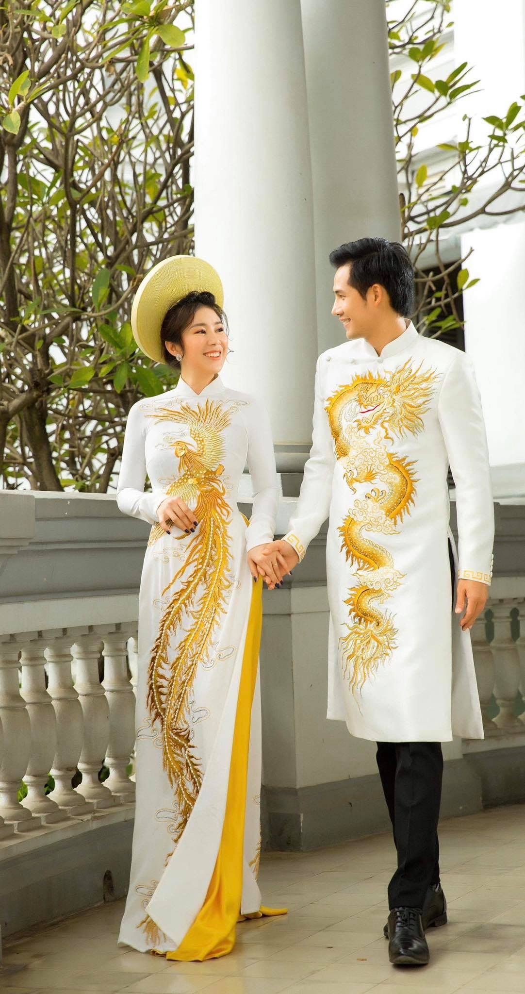TOP Những mẫu &aacute;o d&agrave;i cưới cặp đ&ocirc;i m&agrave;u trắng đẹp nhất hiện nay d&agrave;nh cho c&ocirc; d&acirc;u ch&uacute; rể