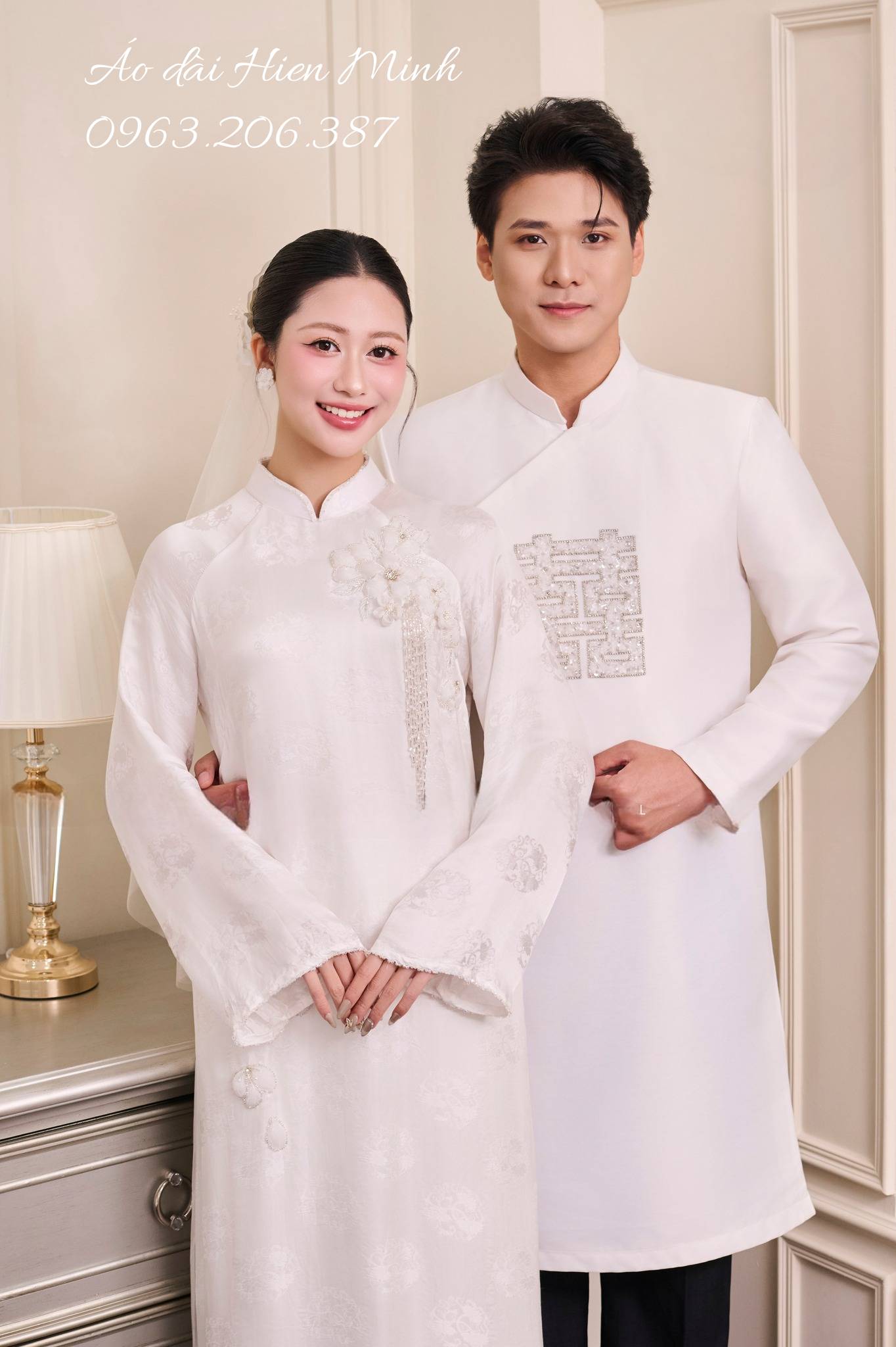 Áo Dài Cặp Đôi Màu Trắng Nhẹ Nhàng - Thanh Lịch