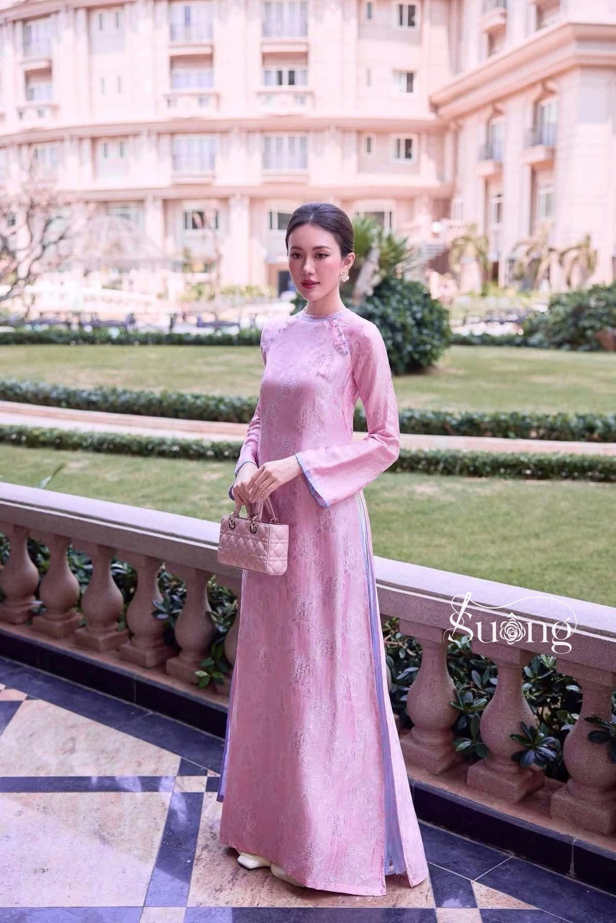 TOP Những mẫu áo dài cách tân nữ dáng suông đẹp thời thượng, sang trọng nhất hiện nay