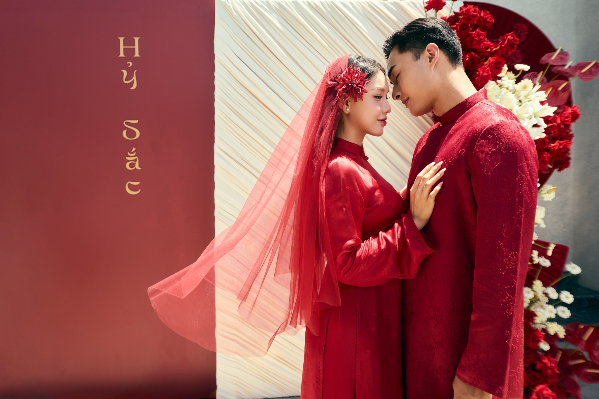 BST &Aacute;o D&agrave;i Cưới Đ&ocirc;i D&aacute;ng Su&ocirc;ng Cho C&ocirc; D&acirc;u Ch&uacute; Rể Đẹp Nhất