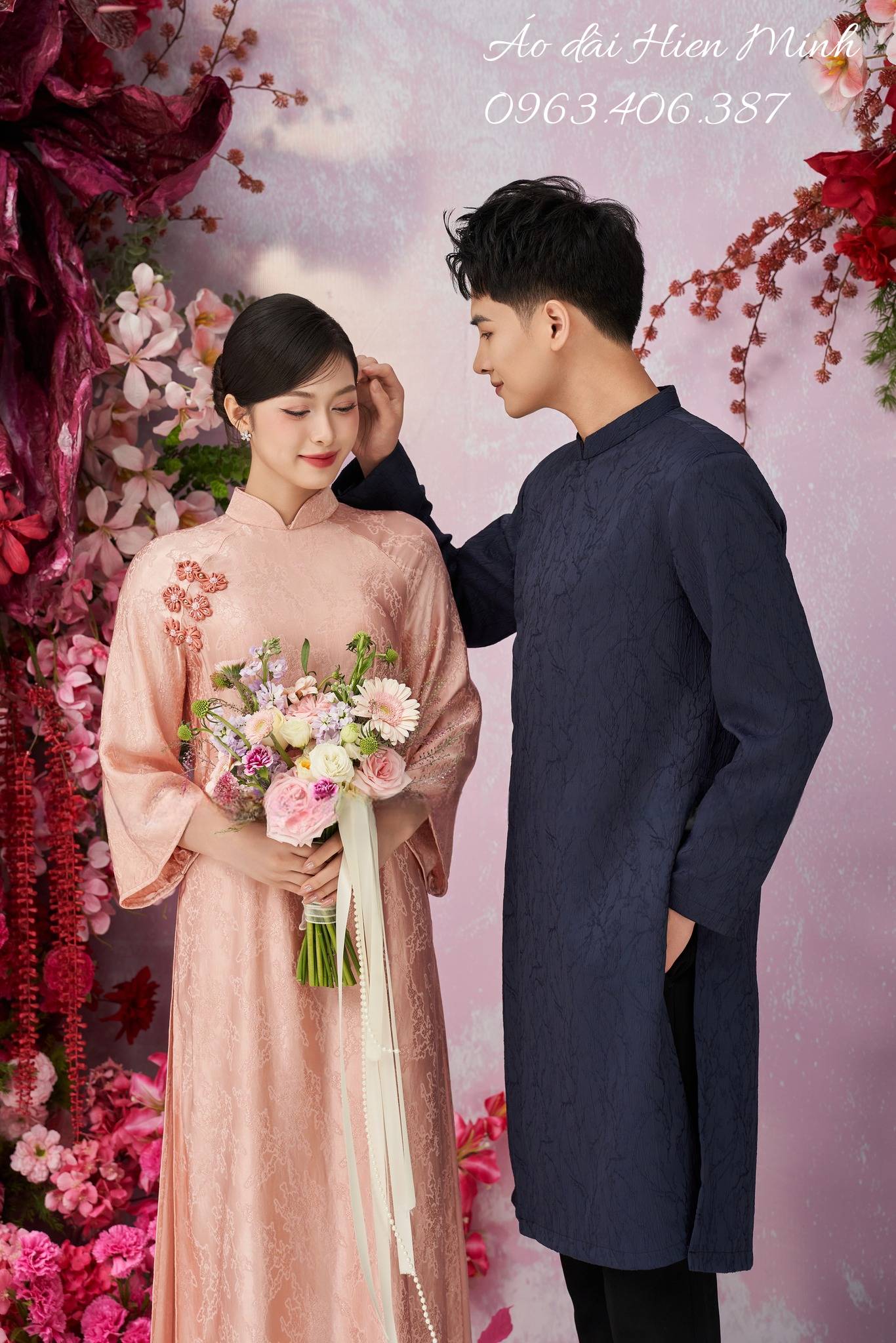 Áo dài cặp đôi cao cấp trẻ trung, thanh lịch