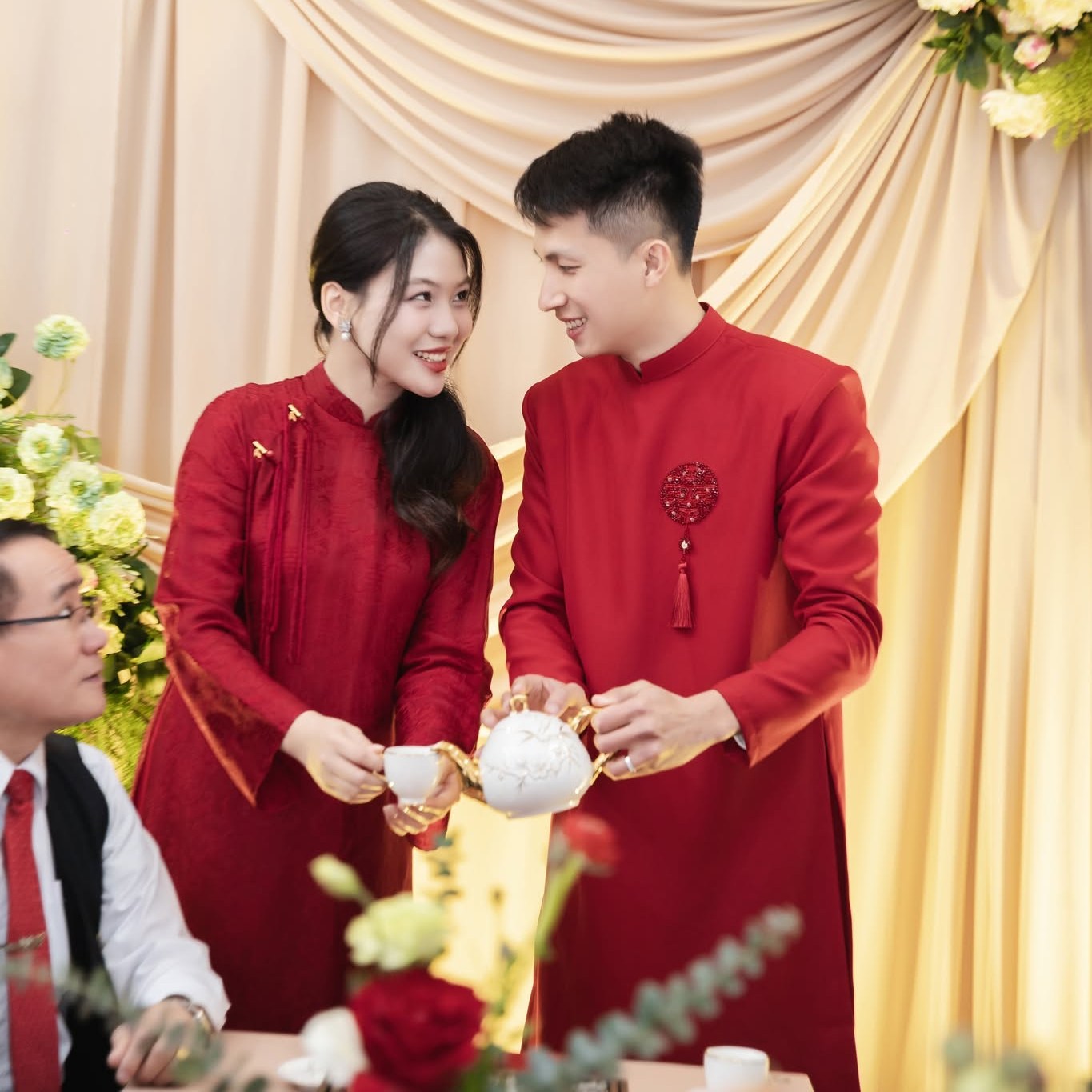 10 mẫu áo dài cưới dáng suông đẹp nhất dành cho cô dâu chú rể