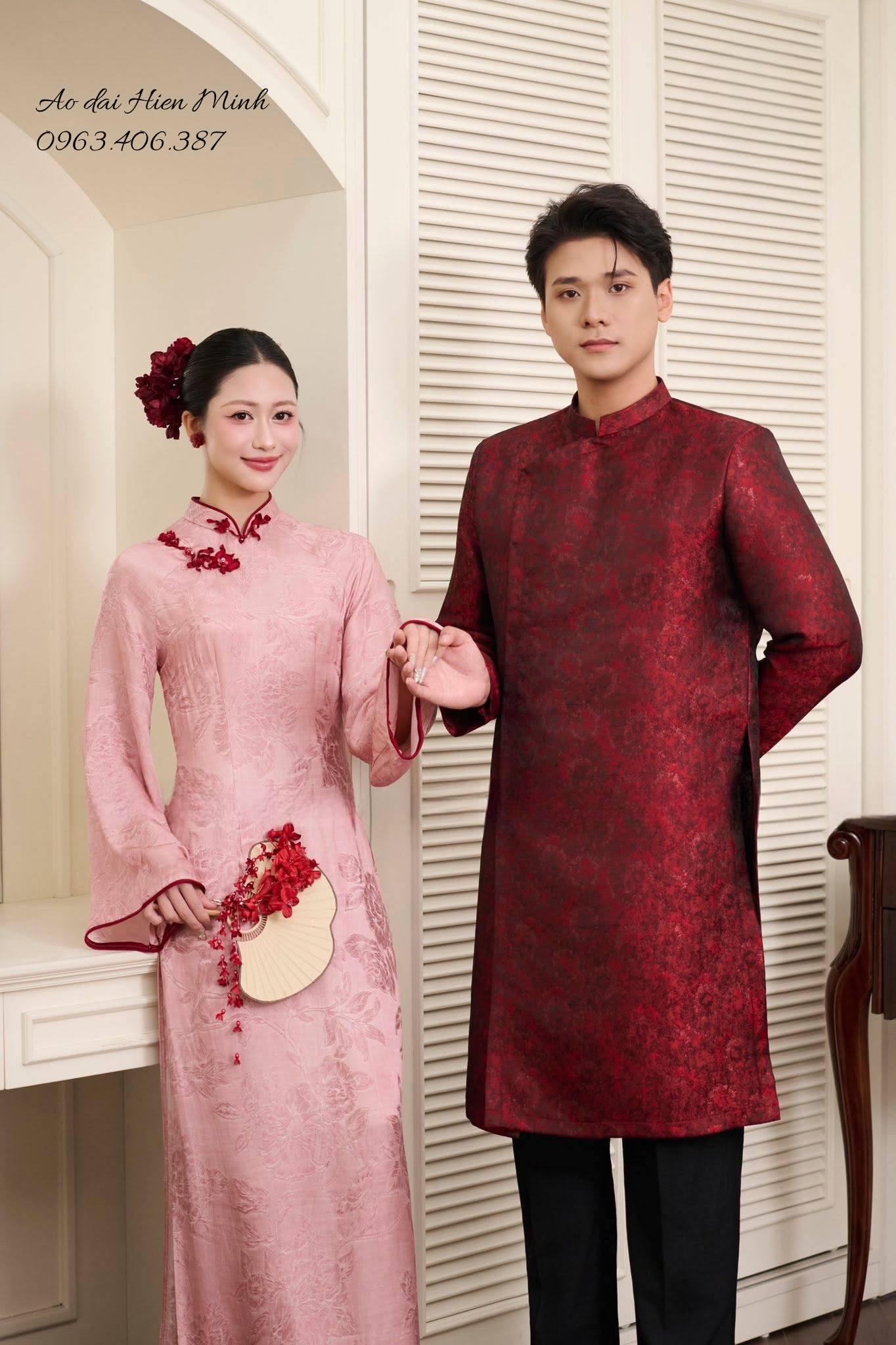 Áo dài cặp đôi nam nữ thanh lịch, sang trọng