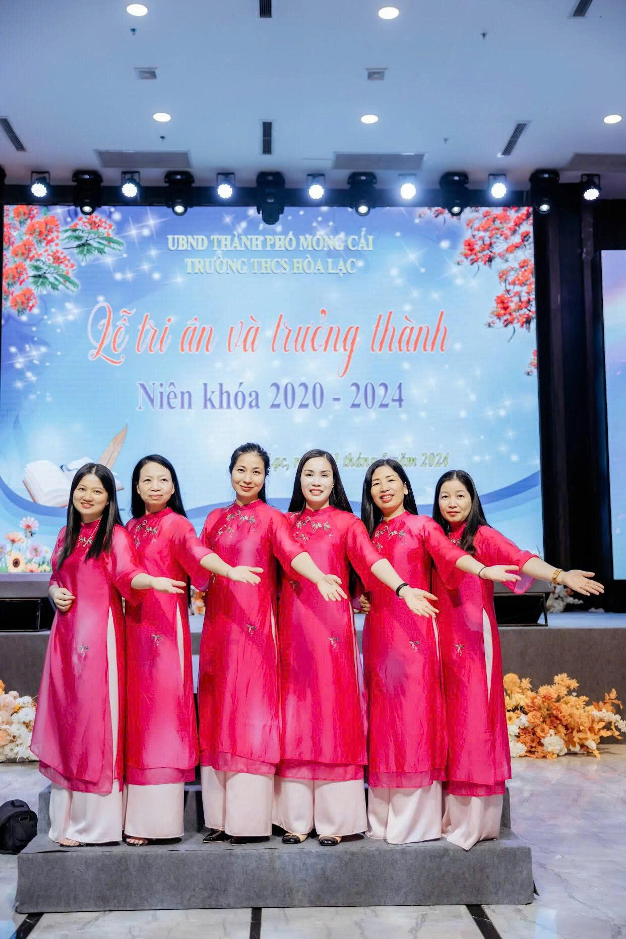 &Aacute;o d&agrave;i đồng phục nữ 