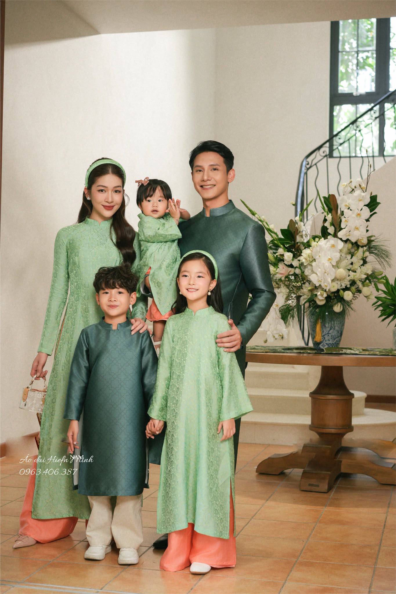 Gợi &Yacute; 10+ Set &Aacute;o D&agrave;i Gia Đ&igrave;nh Cho B&eacute; V&agrave; Bố Mẹ Diện Đi Ch&uacute;c Tết, Chụp Ảnh Xu&acirc;n