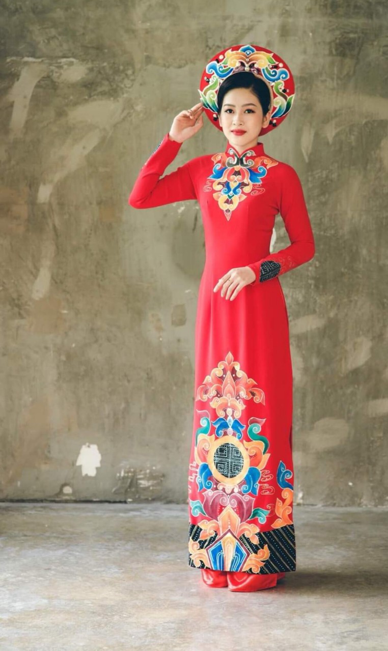 ao dai mau do danh cho co dau